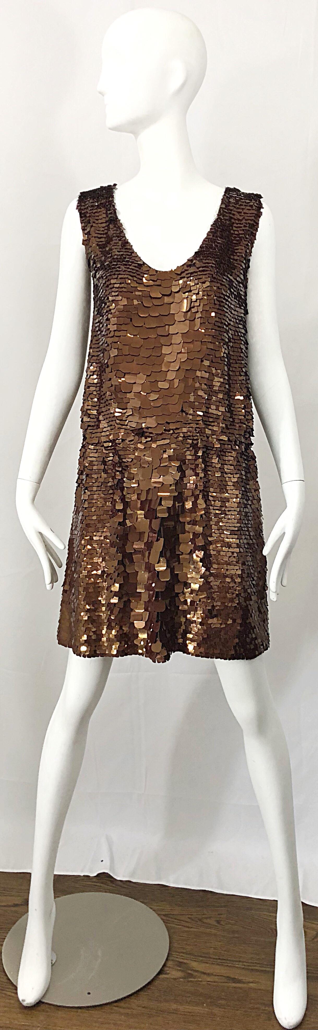 Anni '90 fa 1920 Isaac Mizrahi Chocolate Brown Paillette Sequin Flapper Dress in vendita 8