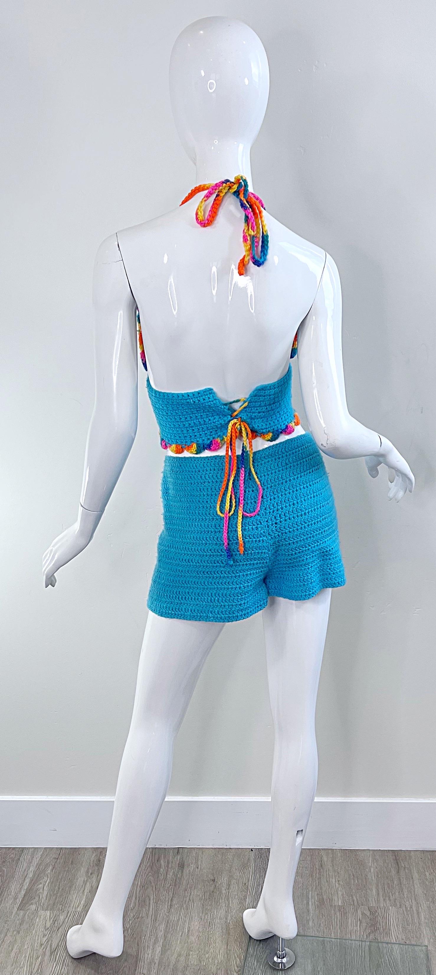 1990s Does 1970s Large Size Turquoise Blue Tie Dye Rainbow Crop Top + Shorts en Excelente estado para la venta en San Diego, CA