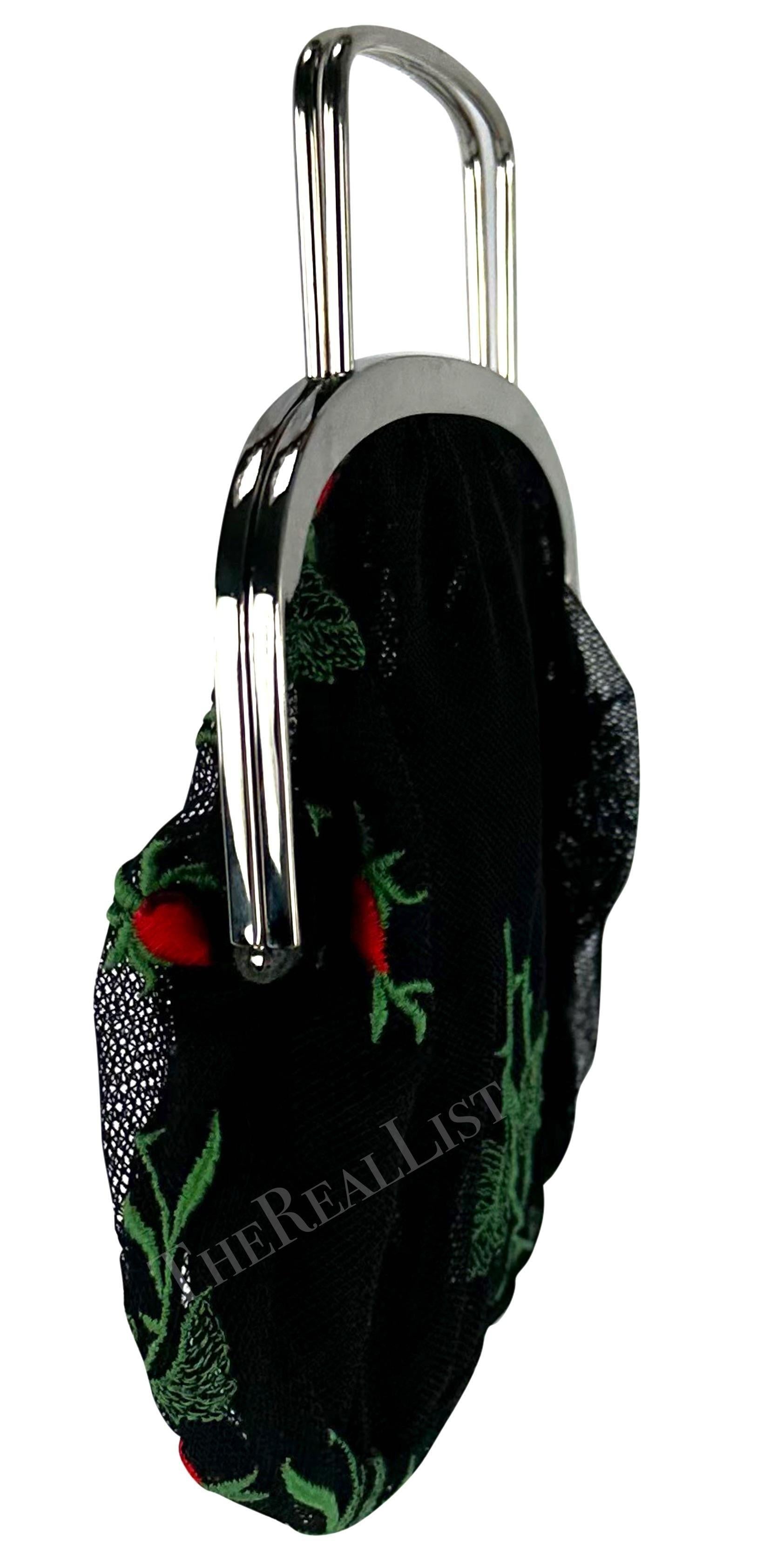 Nero 1990 Dolce & Gabbana Mini borsa da sera con ricamo floreale in rete nera e rossa in vendita