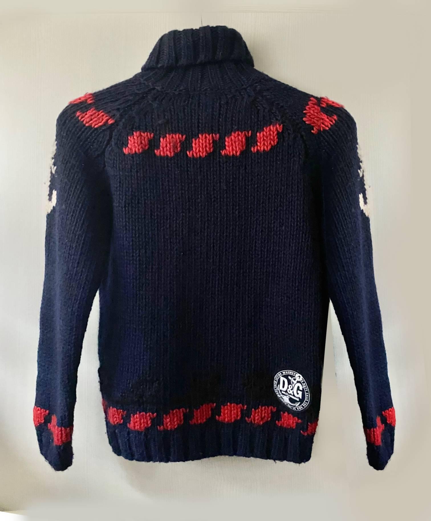 1990s Dolce & Gabbana Navy Blue Nautica Roller Neck Wool Sweater, front knitted anchor design, loose wear, 3 side neck button closure 

Size: 40 it - 10 UK - 2-4 USA 
Condition: 1990s, vintage, very good, light sign of wear


Measurements
- shoulder