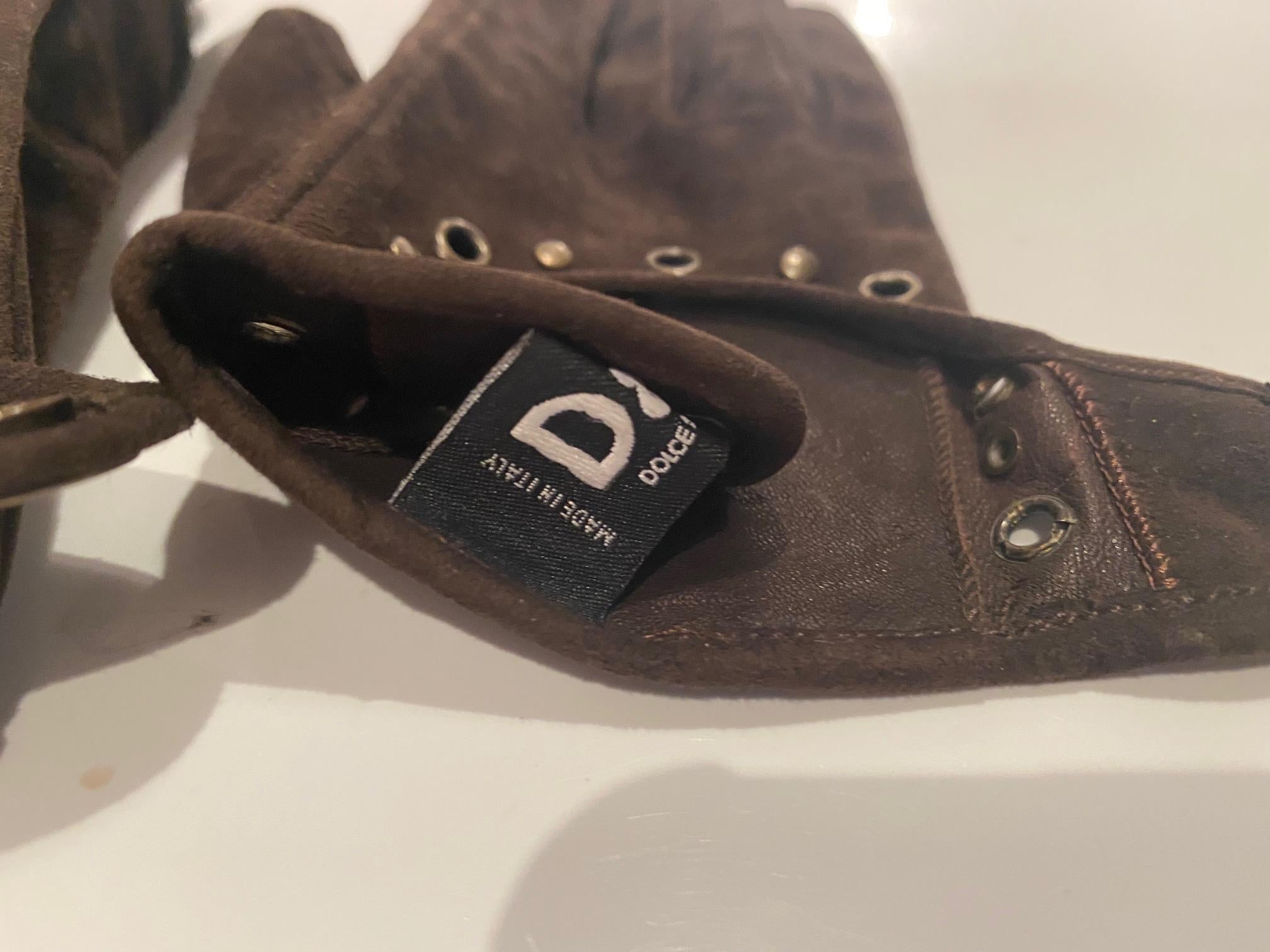 Black 1990s Dolce & Gabbana Brown Suede Stud Driving Gloves  For Sale