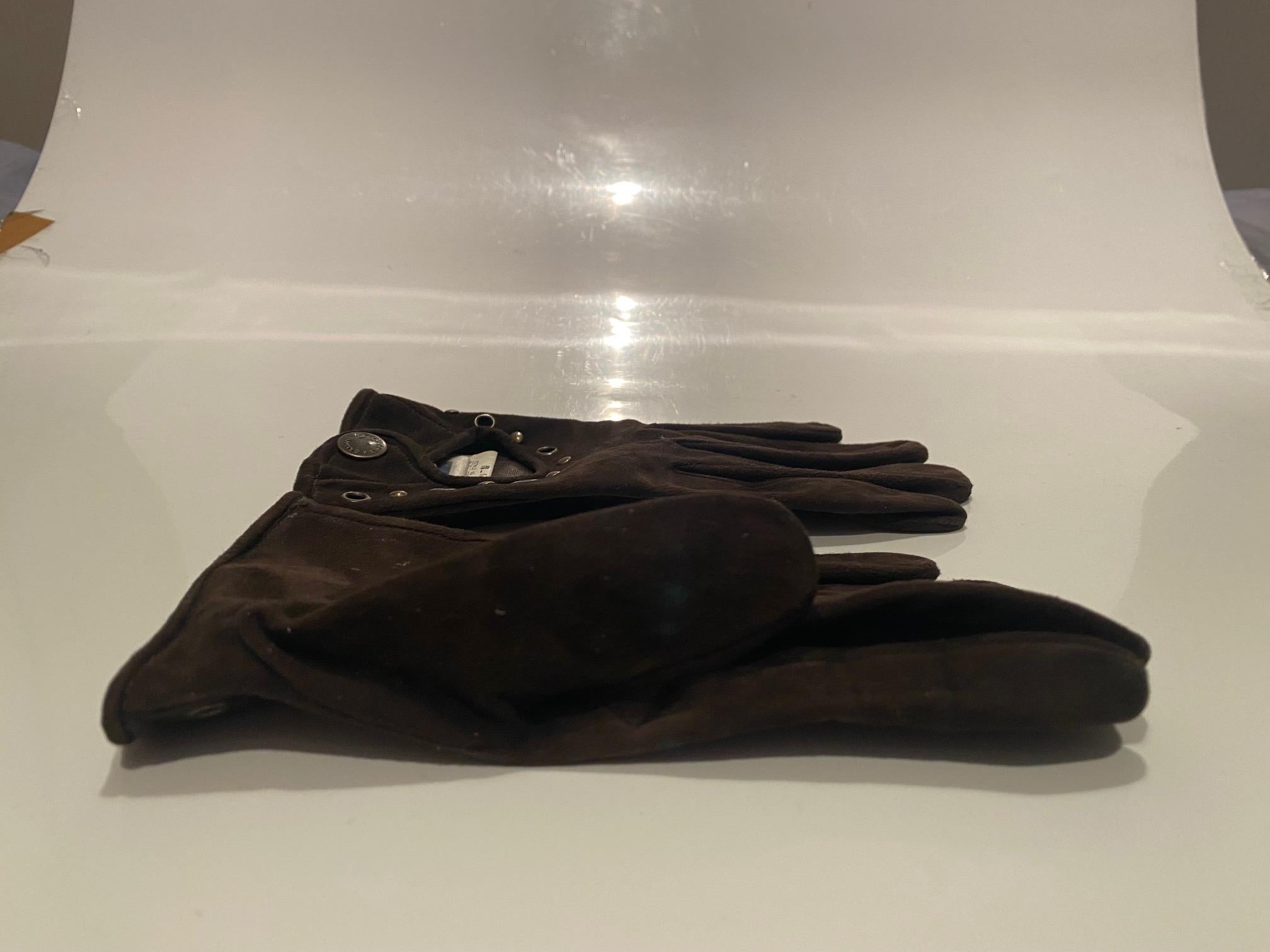 Women's or Men's 1990s Dolce & Gabbana Brown Suede Stud Driving Gloves  For Sale