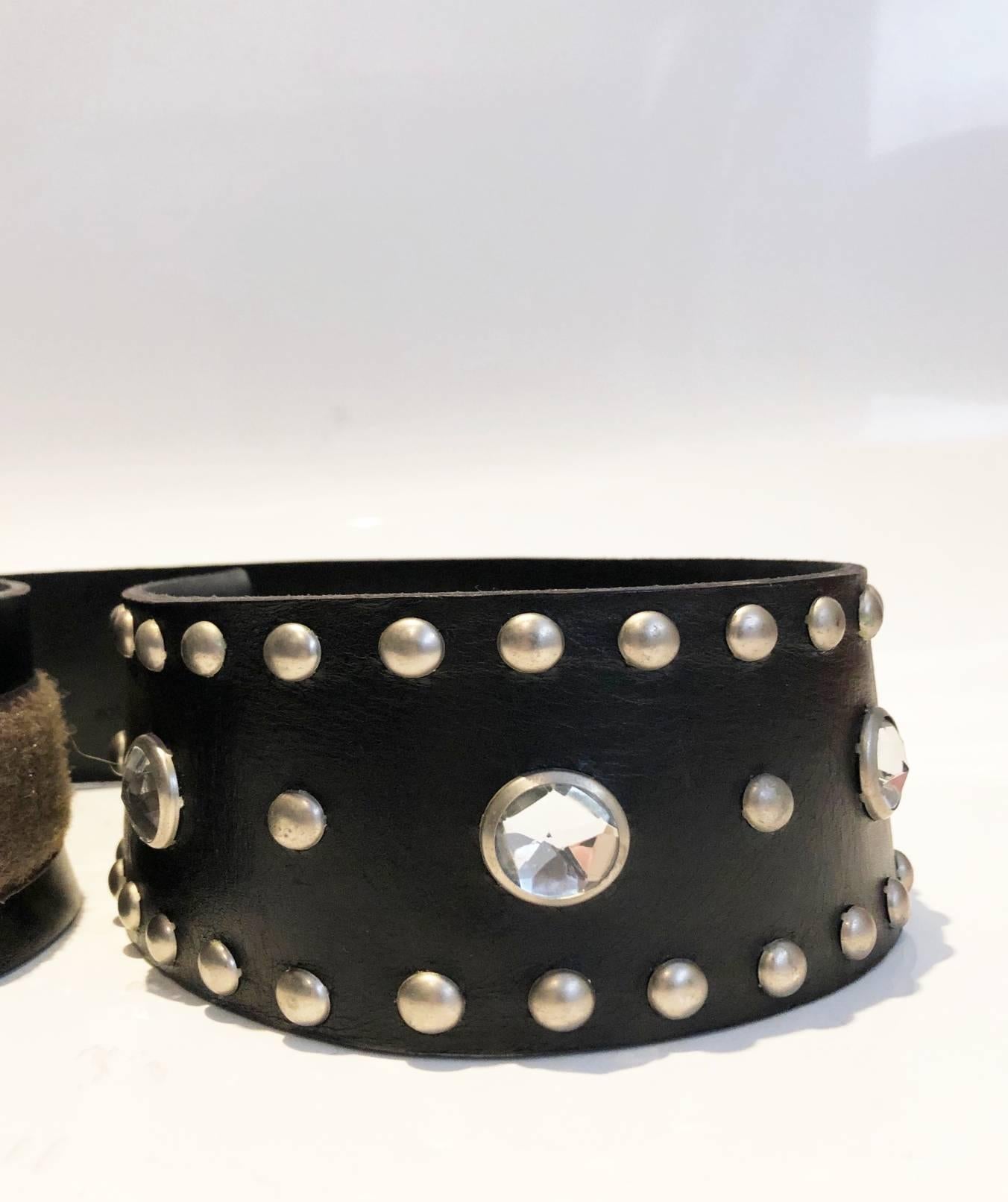 Dolce & Gabbana leather belt featuring crystal alike stones all around, Velcro strap closure,
Made in Italy
Length: 98cm x 8 cm height
Dolce Gabbana hologram
It comes with its original box
In excellent pre owned condition