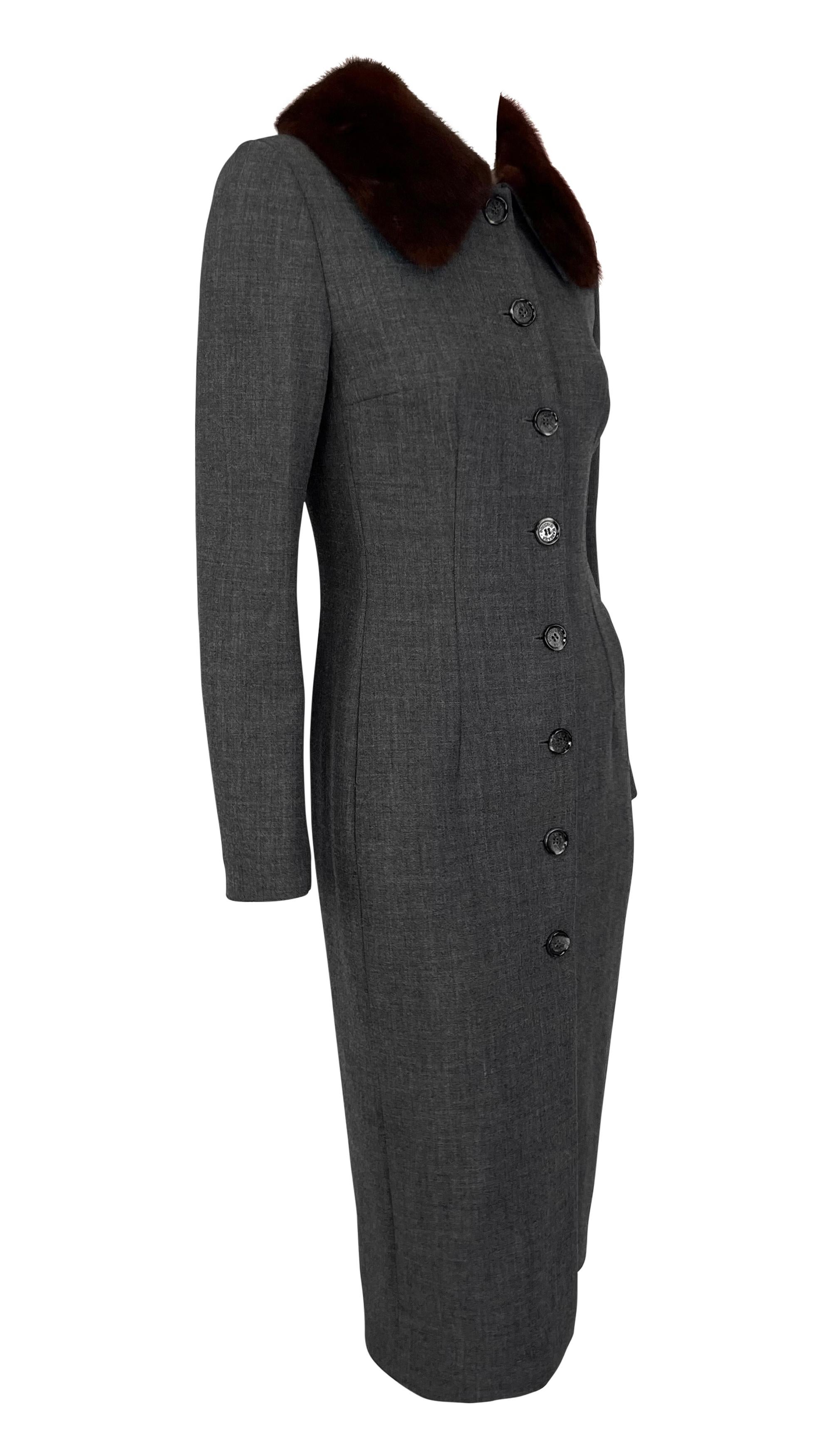 1990 Dolce & Gabbana, cappotto in lana elasticizzata grigio antracite con bordo in vera pelliccia di visone in vendita 2