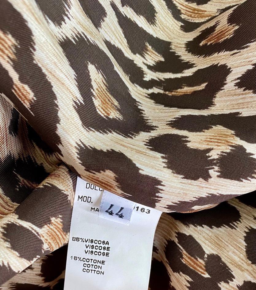 Abrigo Dolce & Gabbana de piel sintética con estampado de leopardo, años 90 en Excelente estado para la venta en West Hollywood, CA