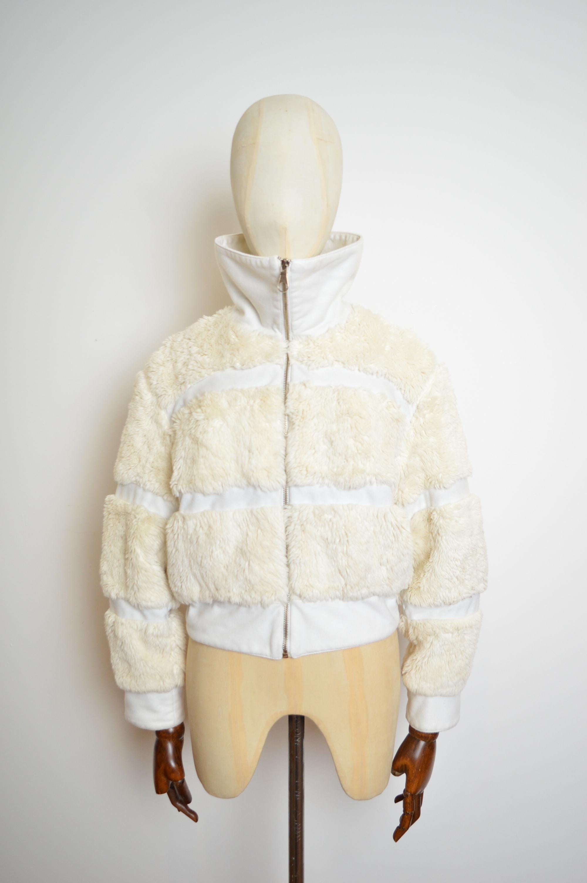 1990's DOLCE & GABBANA off White fluffy faux fur Zip down Bomber Jacket In Good Condition For Sale In Sheffield, GB