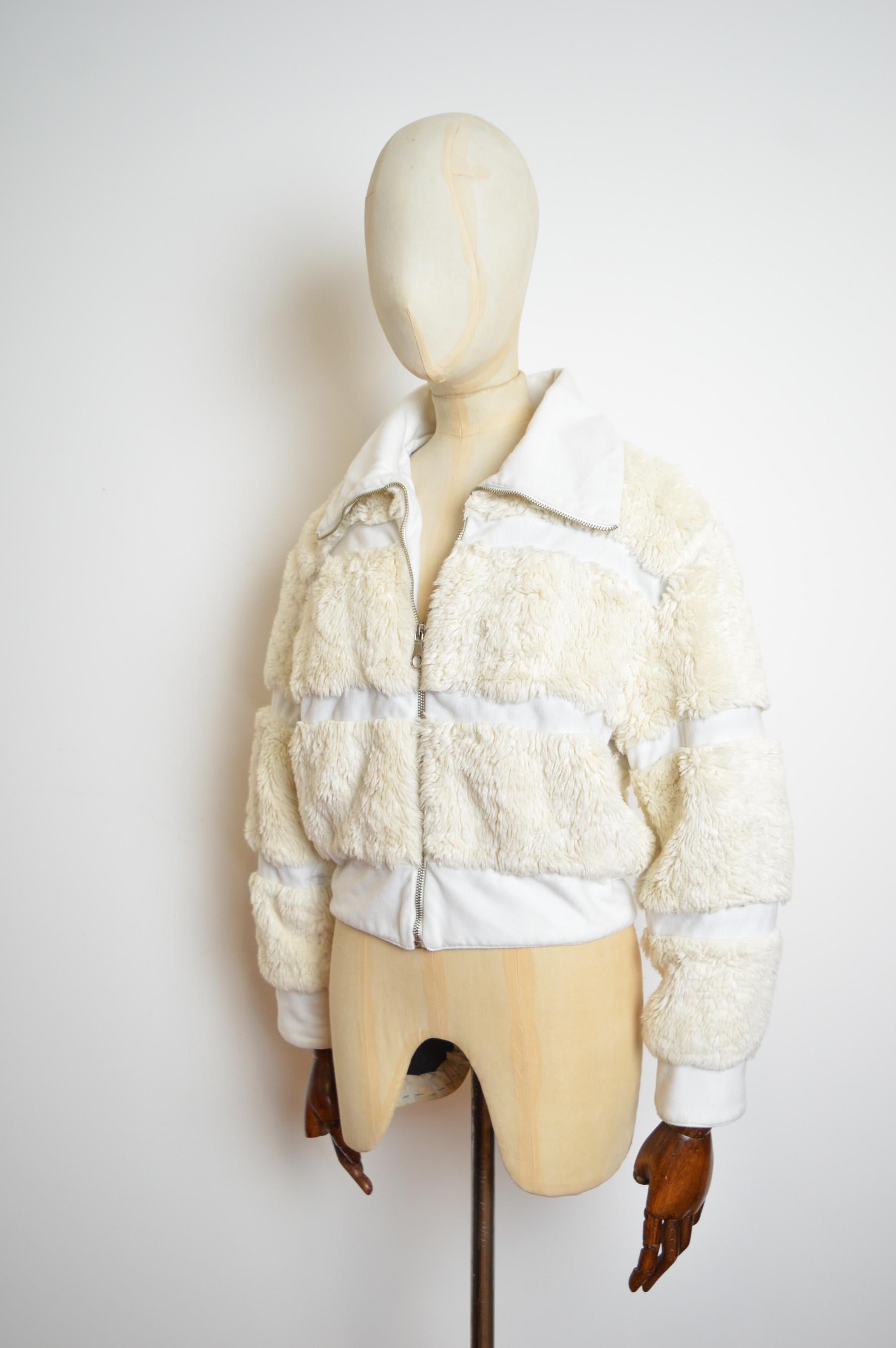 1990's DOLCE & GABBANA off White fluffy faux fur Zip down Bomber Jacket For Sale 4