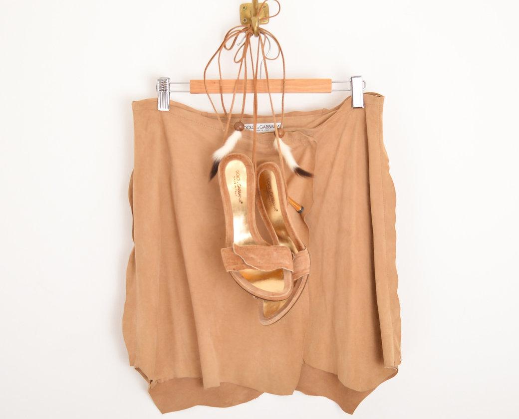 1990S Dolce & Gabbana Tan Suede Mini Skirt & Matching Heels Set For Sale 6