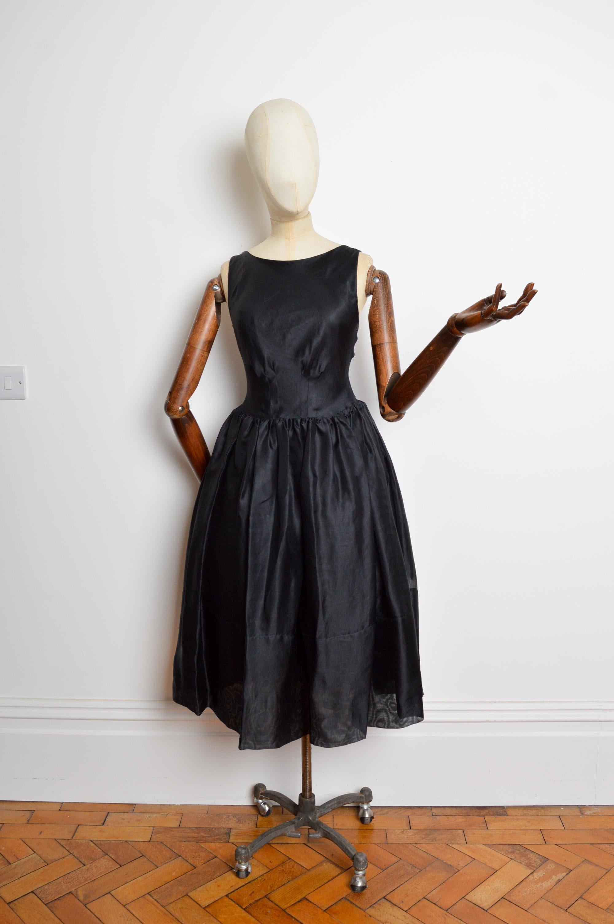 Dolce & Gabbana Vintage anni '90, abito da ballo in seta a vita bassa - Abito da sera In condizioni buone in vendita a Sheffield, GB