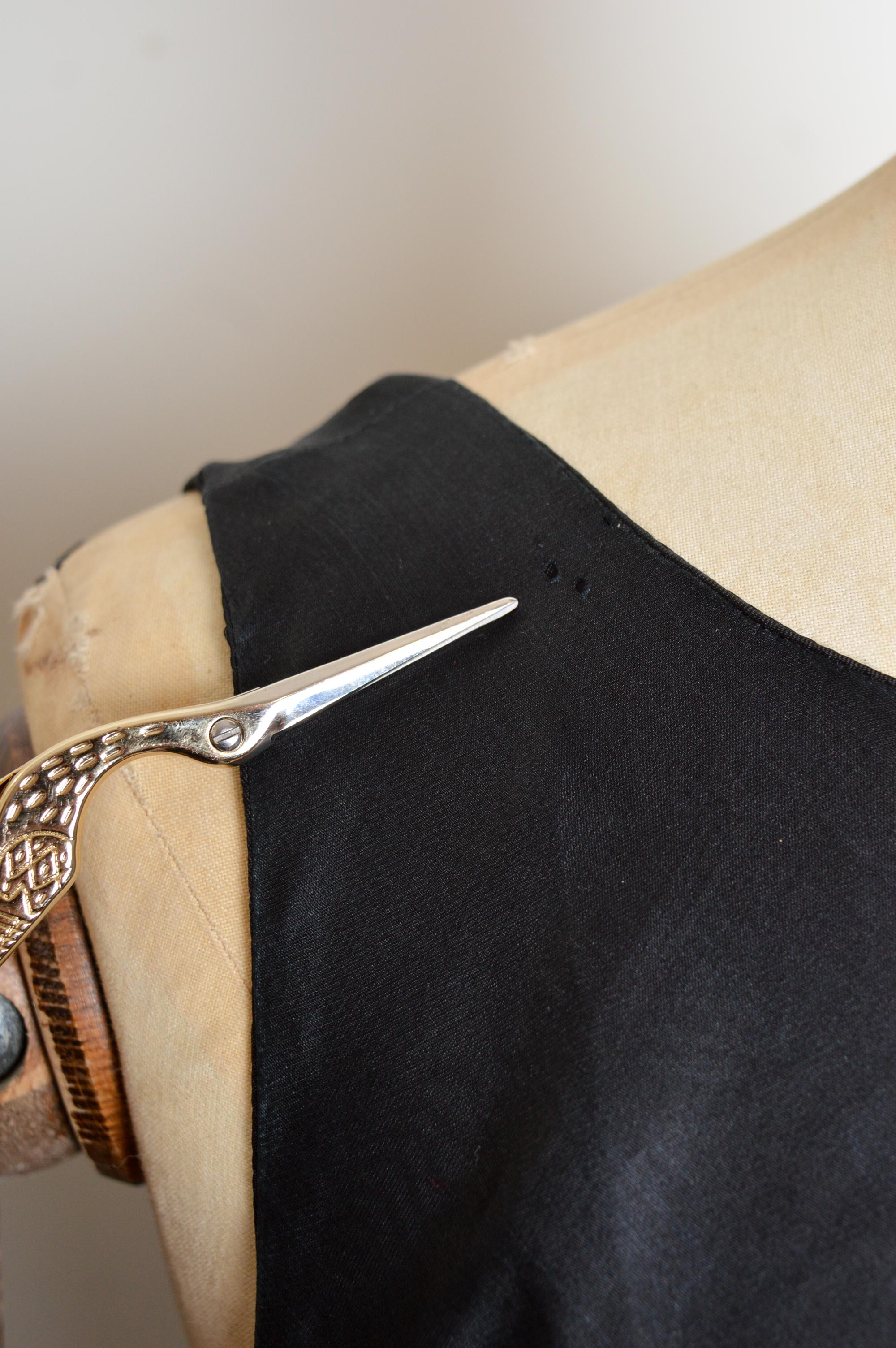 Dolce & Gabbana Vintage anni '90, abito da ballo in seta a vita bassa - Abito da sera in vendita 1