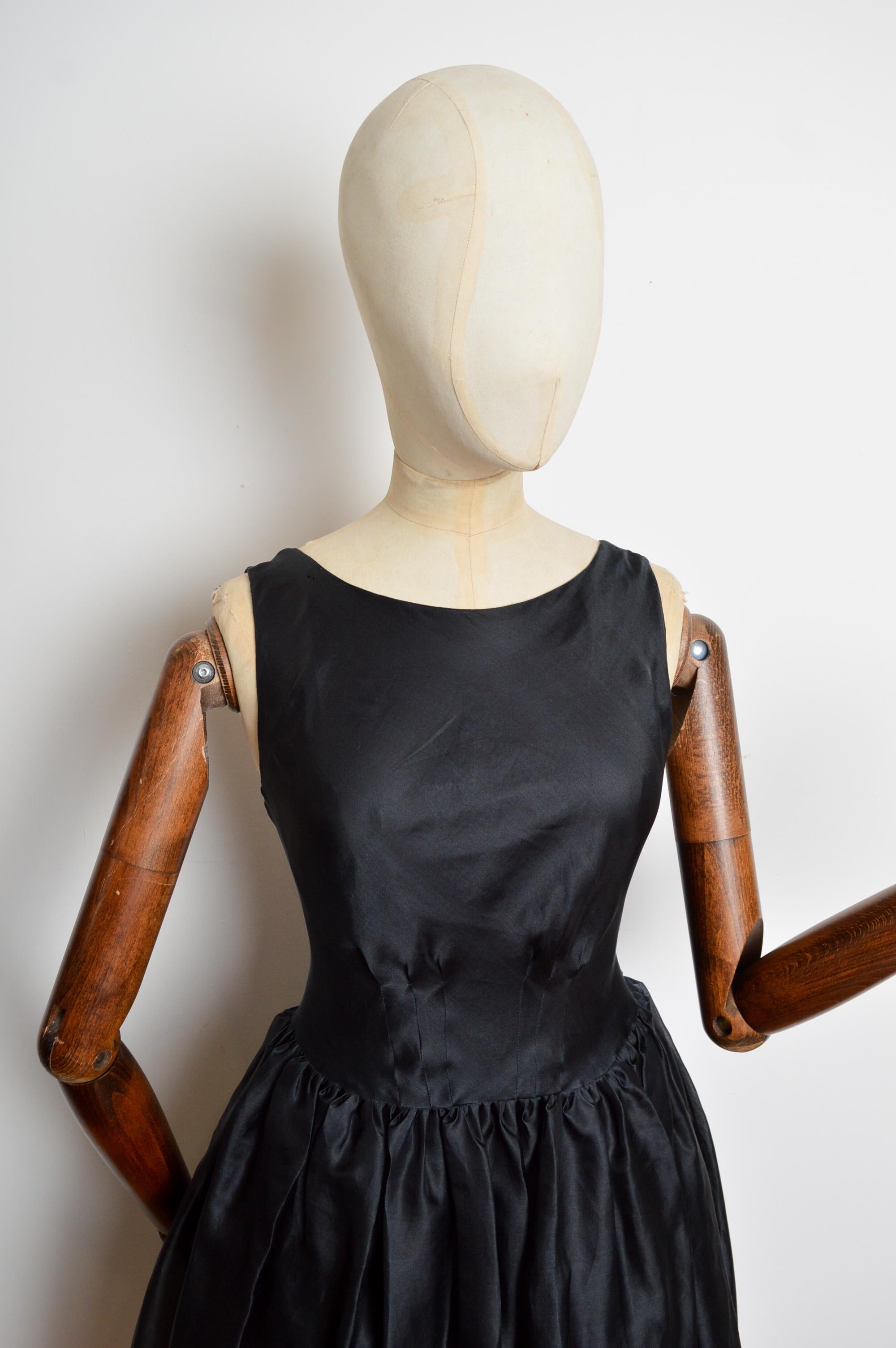 Dolce & Gabbana Vintage anni '90, abito da ballo in seta a vita bassa - Abito da sera in vendita 2