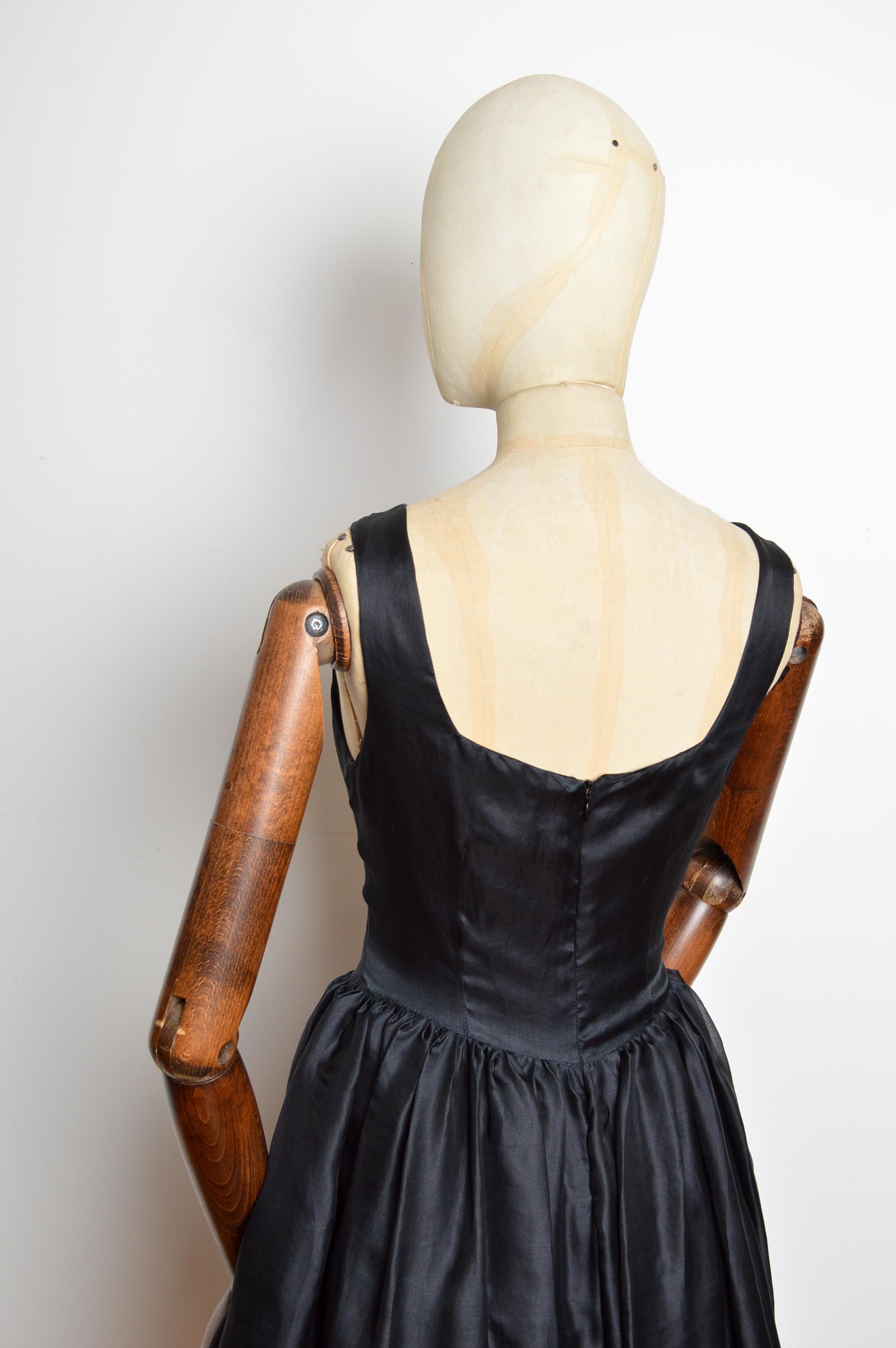 Dolce & Gabbana Vintage anni '90, abito da ballo in seta a vita bassa - Abito da sera in vendita 4