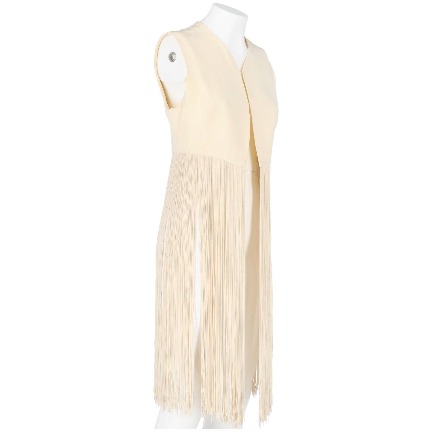 Dolce and Gabbana ivory vest with fringes, front closure with two hooks.

Years: 1990s

Made in Italy

Size: 42 IT

Linear measures

Height: 103 cm
Bust: 45 cm