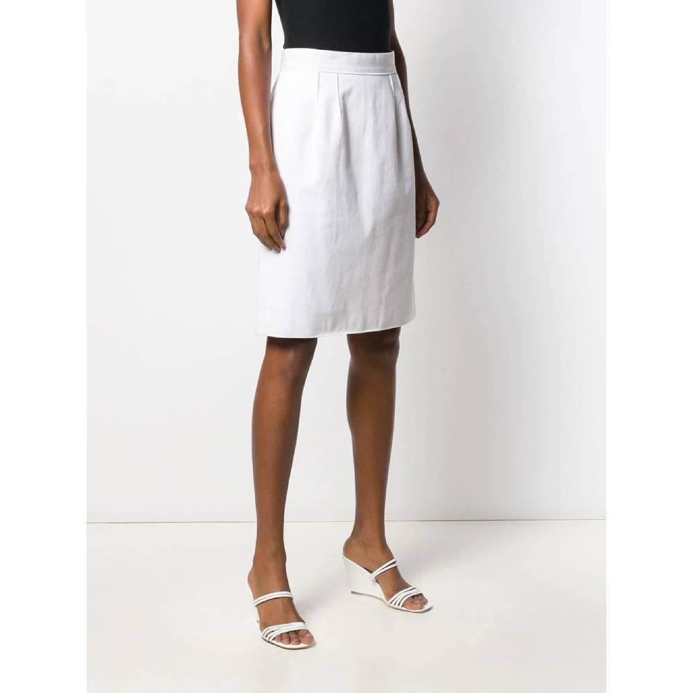 Dolce & Gabbana white trapeze skirt in cotton blend, high waist and visible stitching. Welt pockets inserted in the seam, central rear slit and back closure with zip and press buttons.

Years: '90

Made in Italy

Size: 42 IT

Linear