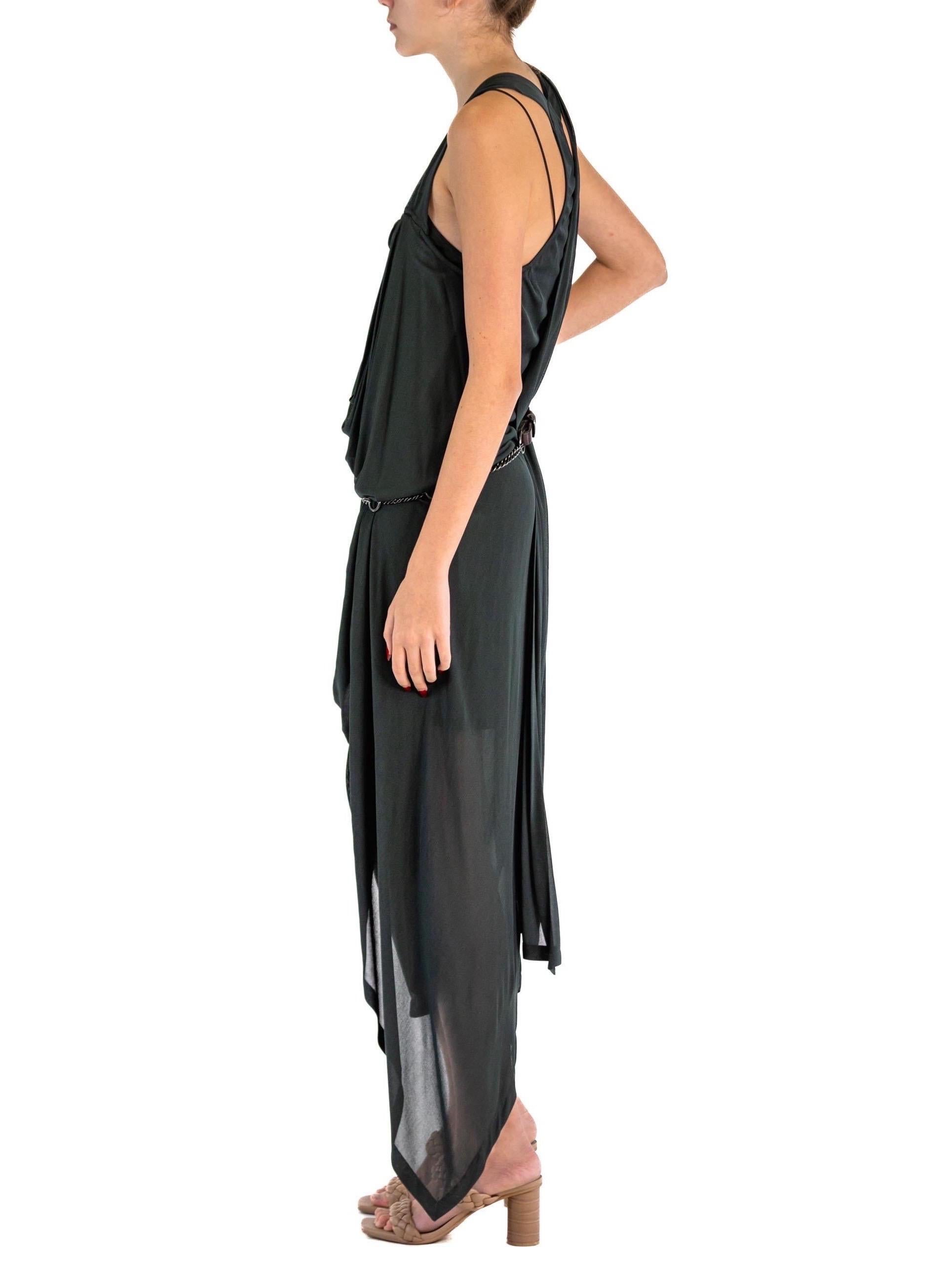 DONNA KARAN Robe superposée noire en rayonne mélangée avec ceinture équestre, années 1990 Excellent état - En vente à New York, NY