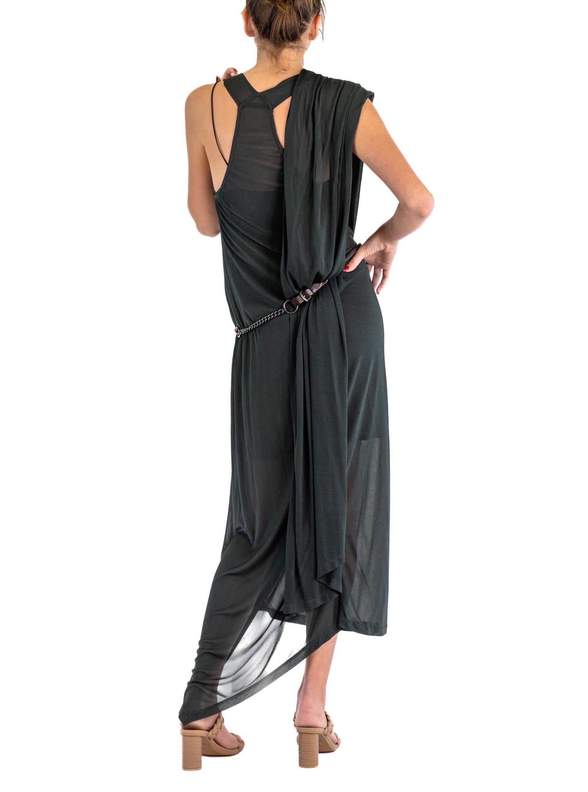 DONNA KARAN Robe superposée noire en rayonne mélangée avec ceinture équestre, années 1990 en vente 2