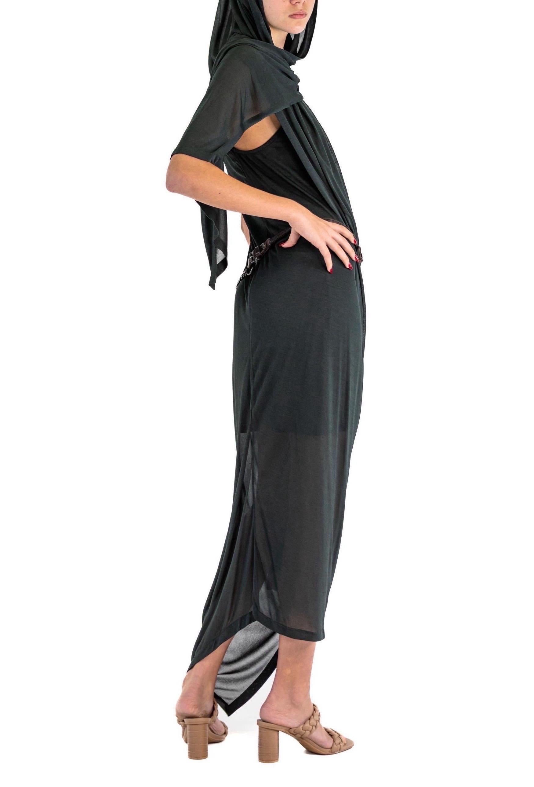 DONNA KARAN Robe superposée noire en rayonne mélangée avec ceinture équestre, années 1990 en vente 4