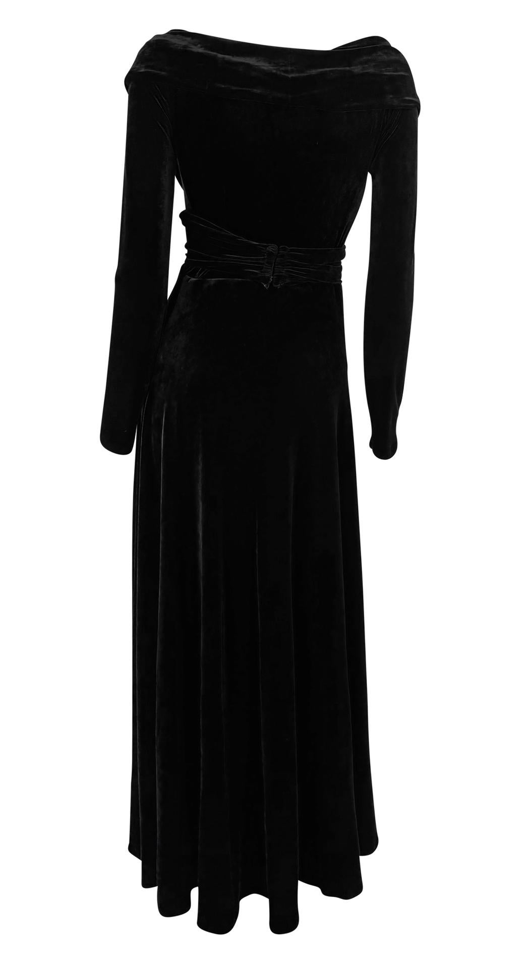 Años 90 Donna Karan Vestido de noche Bodycon de terciopelo negro elástico con escote en pico en Excelente estado para la venta en West Hollywood, CA