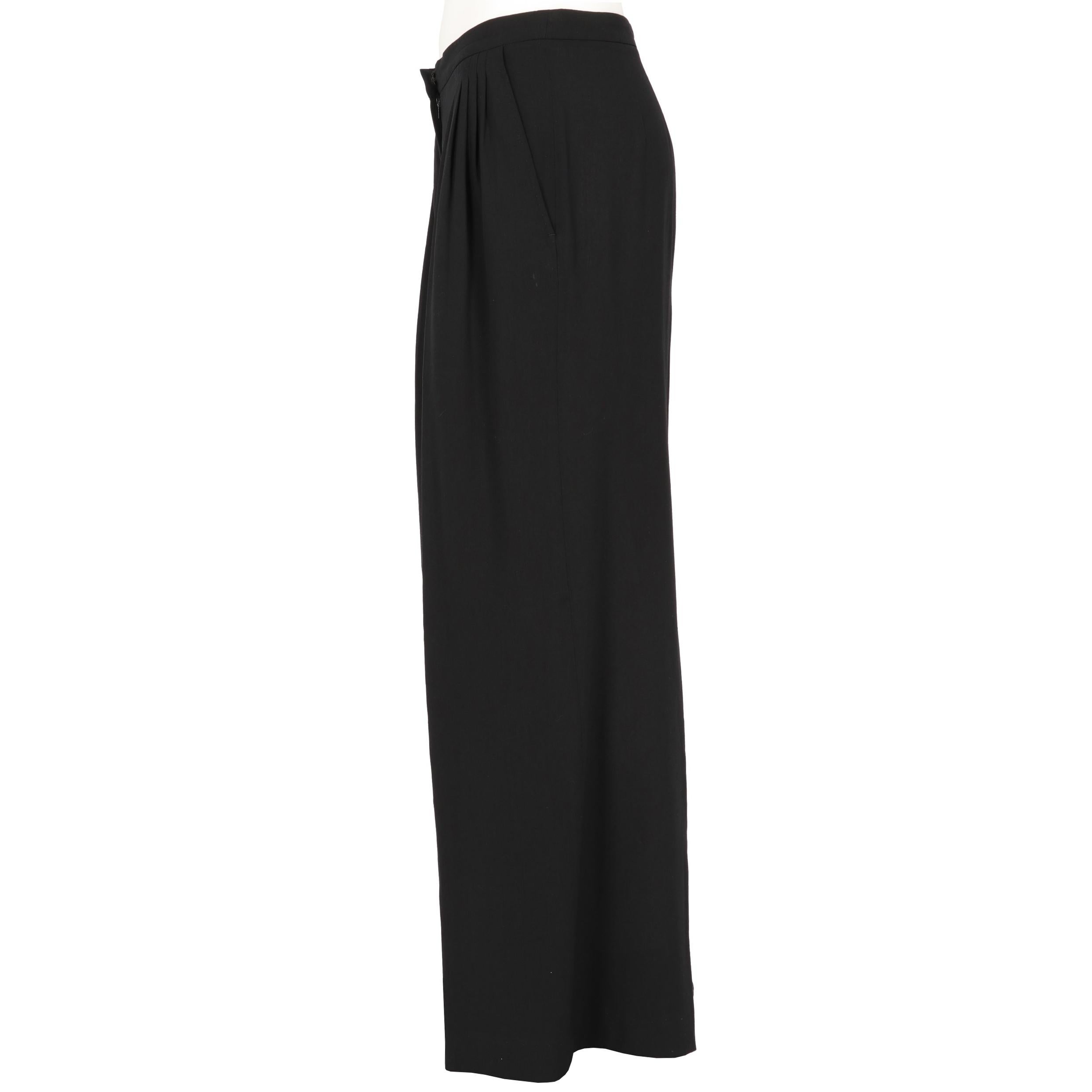 Dries Van Noten black wool blend trousers. High waist and wide leg. Central hidden closure with double button and zip fastening. Decorative waist darts. Lateral welt pockets.

Size: 36 FR  

Flat measurements
Waist: 36 cm
Lenght: 99 cm

Product