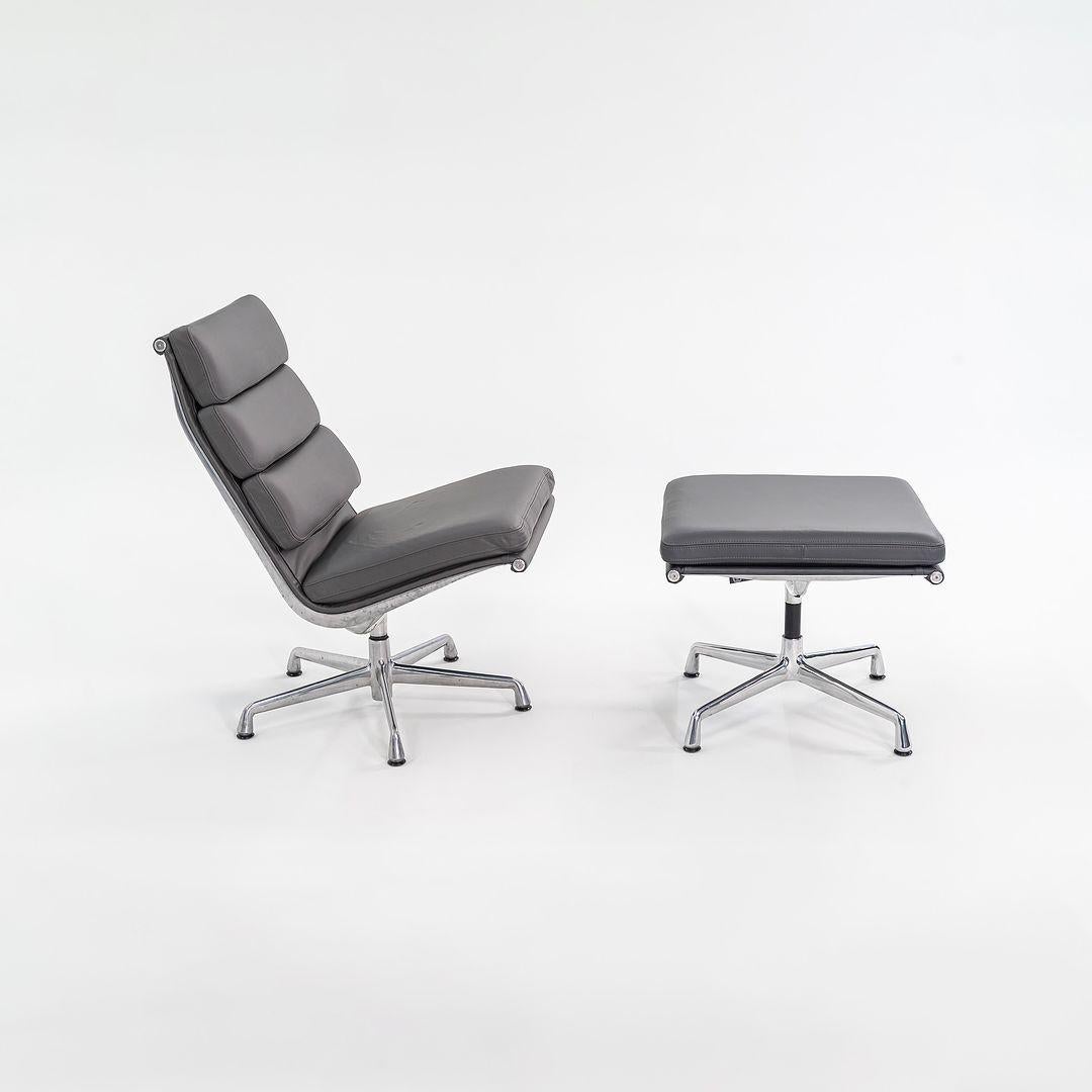 Silla de salón sin brazos y otomana Eames Soft Pad de los años 90 con tapicería gris nueva en venta 4