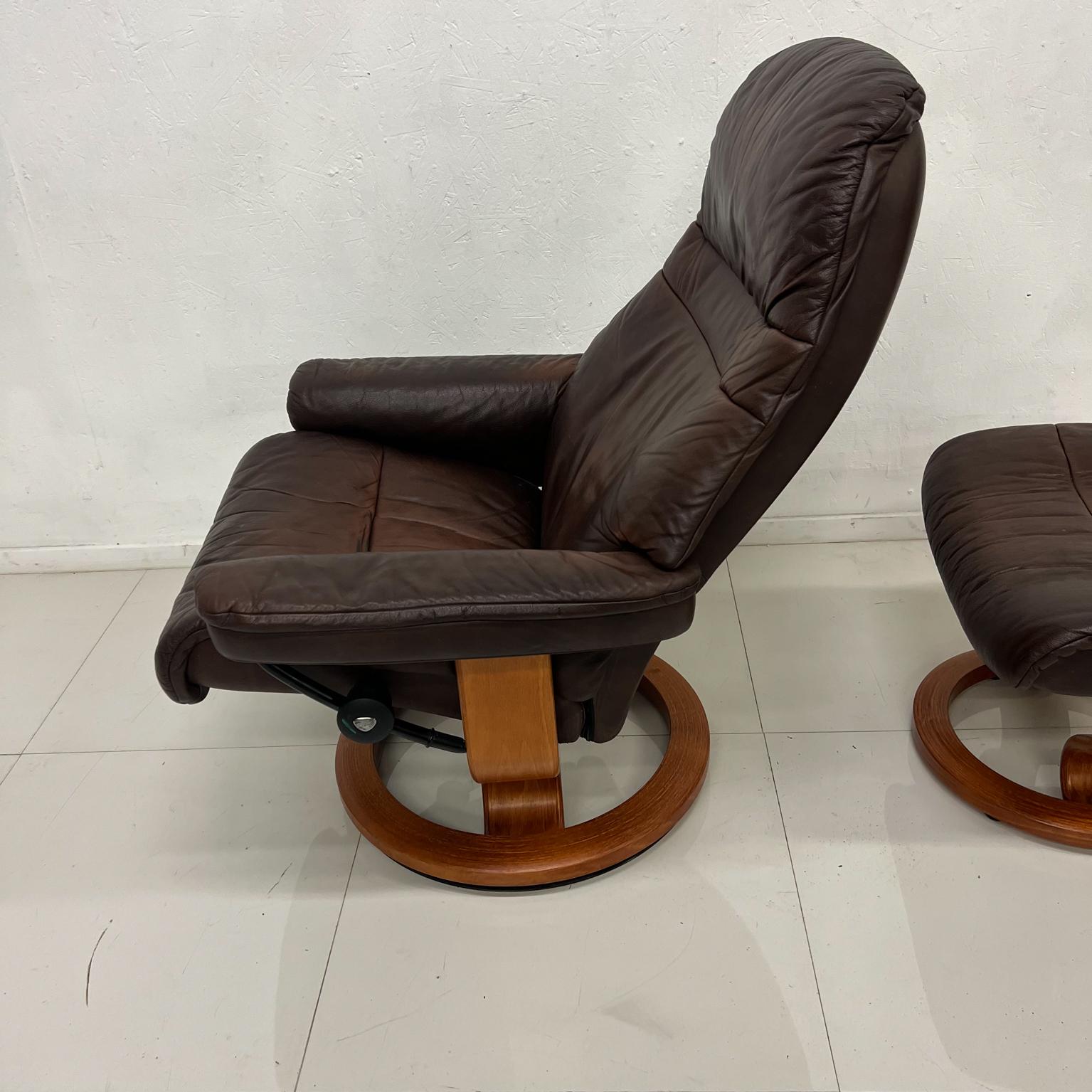 Late 20th Century 1990s Ekornes Stressless Brown Leather Comfort Recliner Lounge & Ottoman Norway