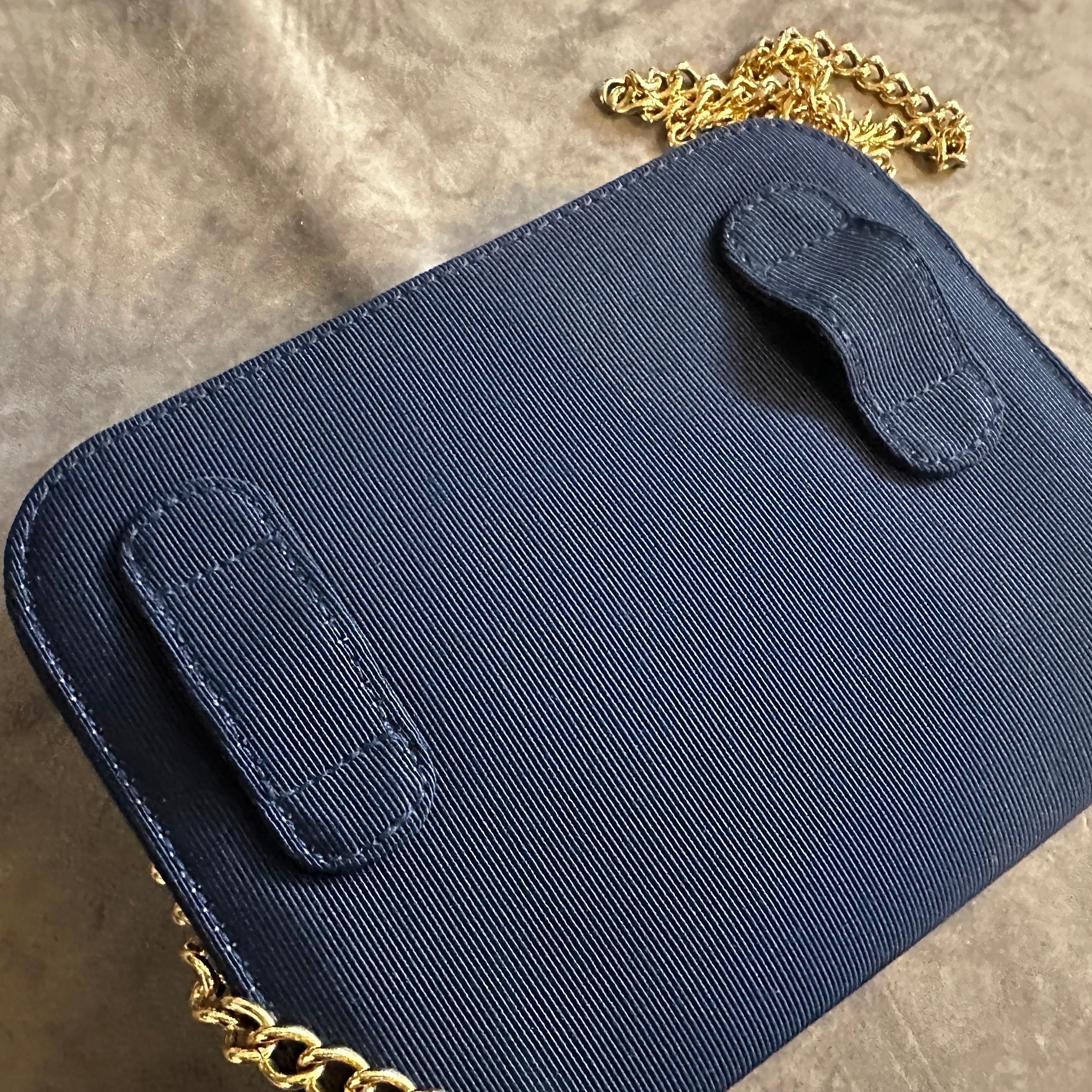 1990s elegant Blue Fabric and Brass Belt Hand Bag by Salvatore Ferragamo In condizioni ottime in vendita a Aci Castello, IT