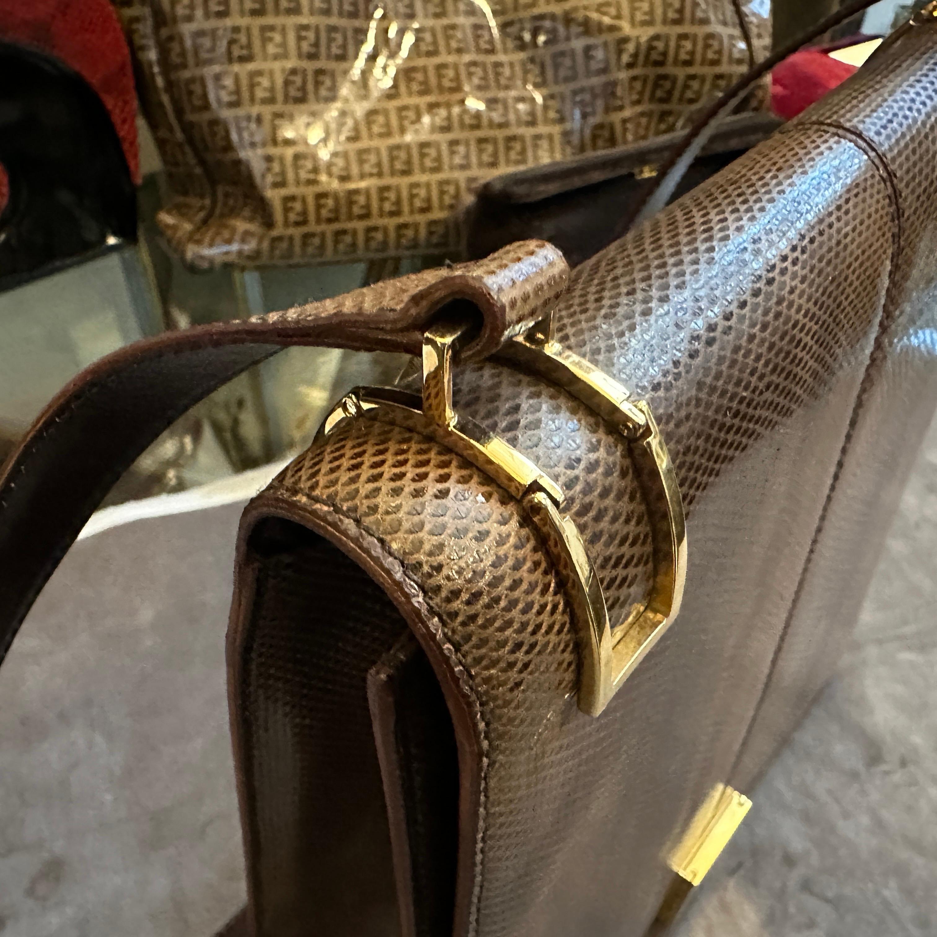 Borsa a tracolla Eleg anni '90 di alta qualità in pelle marrone e ottone di Celine Paris in vendita 8