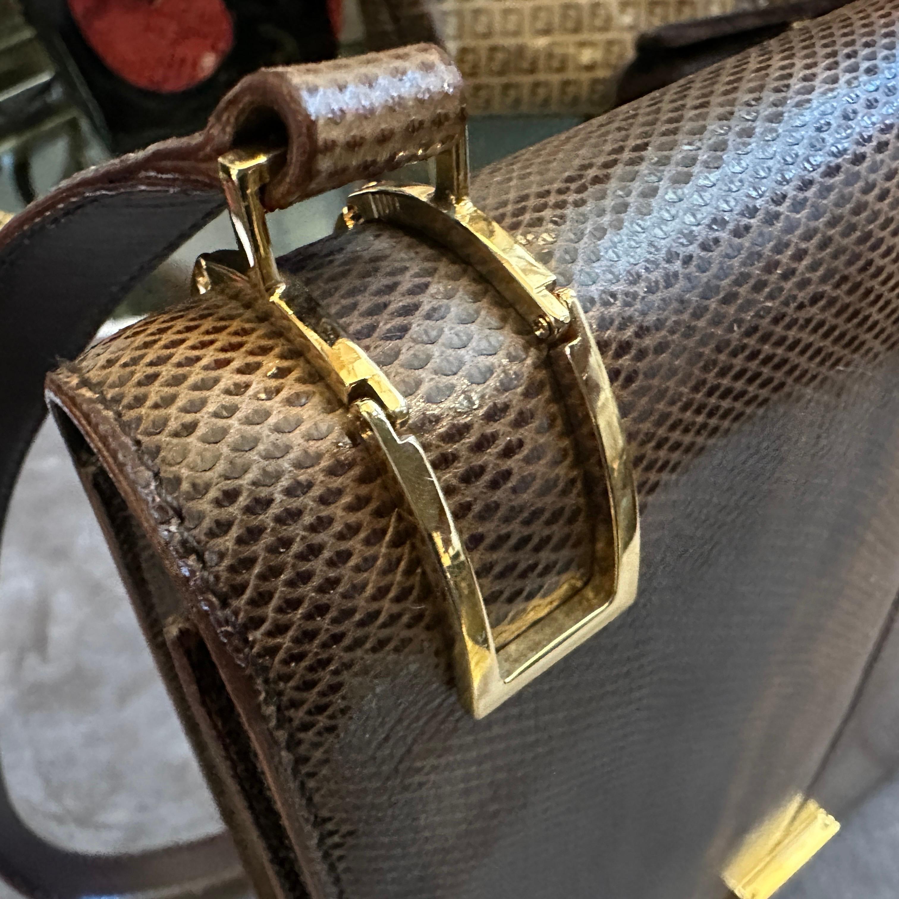 Donna Borsa a tracolla Eleg anni '90 di alta qualità in pelle marrone e ottone di Celine Paris in vendita