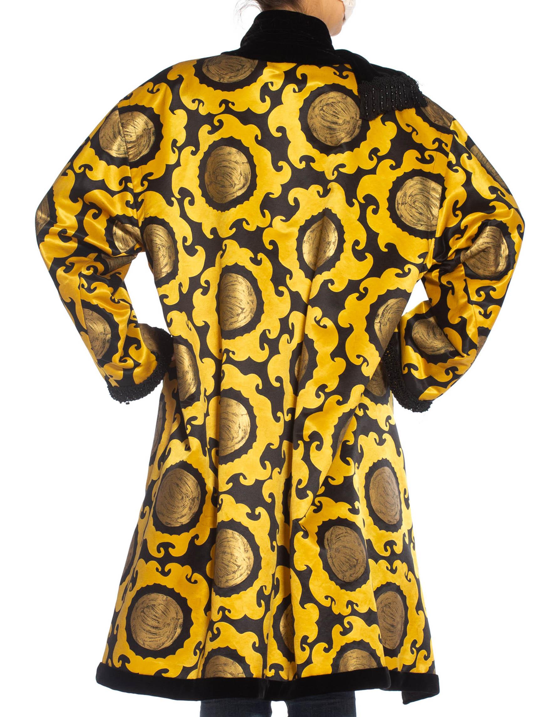 1990er EMANUEL UNGARO Gold & Schwarzer Seidensatin 1992 Golden Sun Mantel mit Steppung  Damen im Angebot