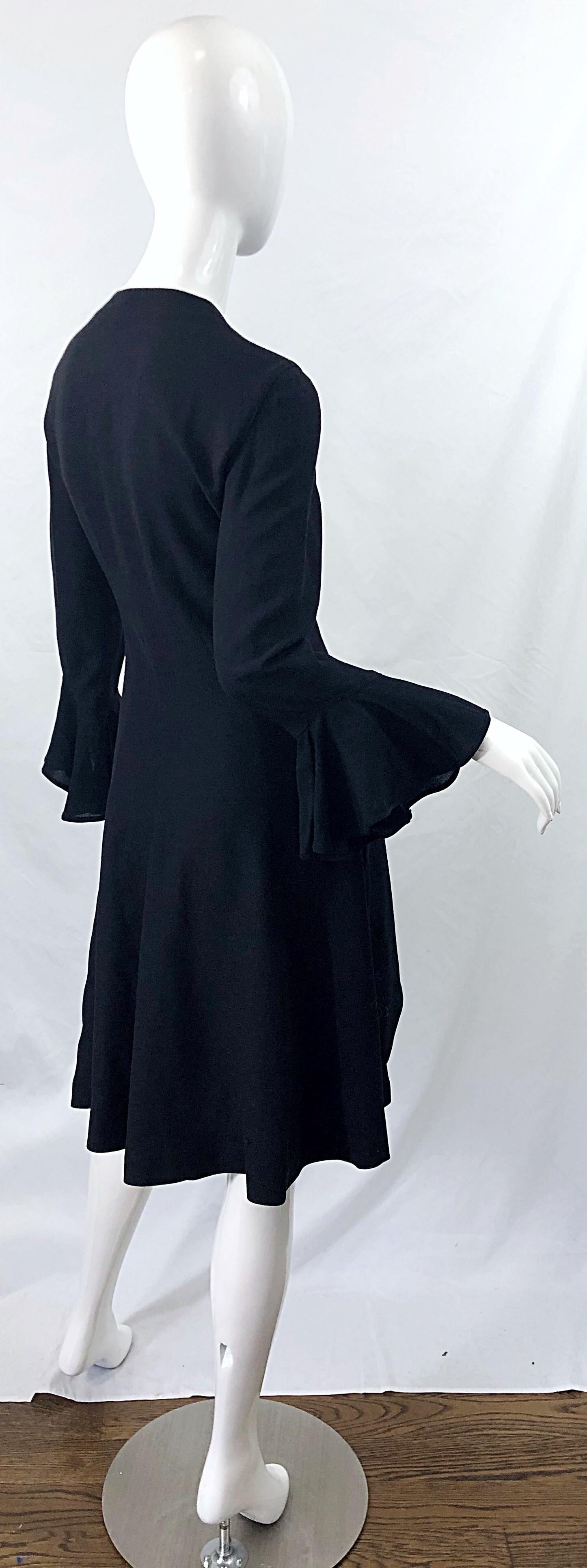 1990er Emanuel Ungaro Größe 10 Schwarzes Vintage-Wickelkleid mit Glockenärmeln aus Viskose Damen im Angebot