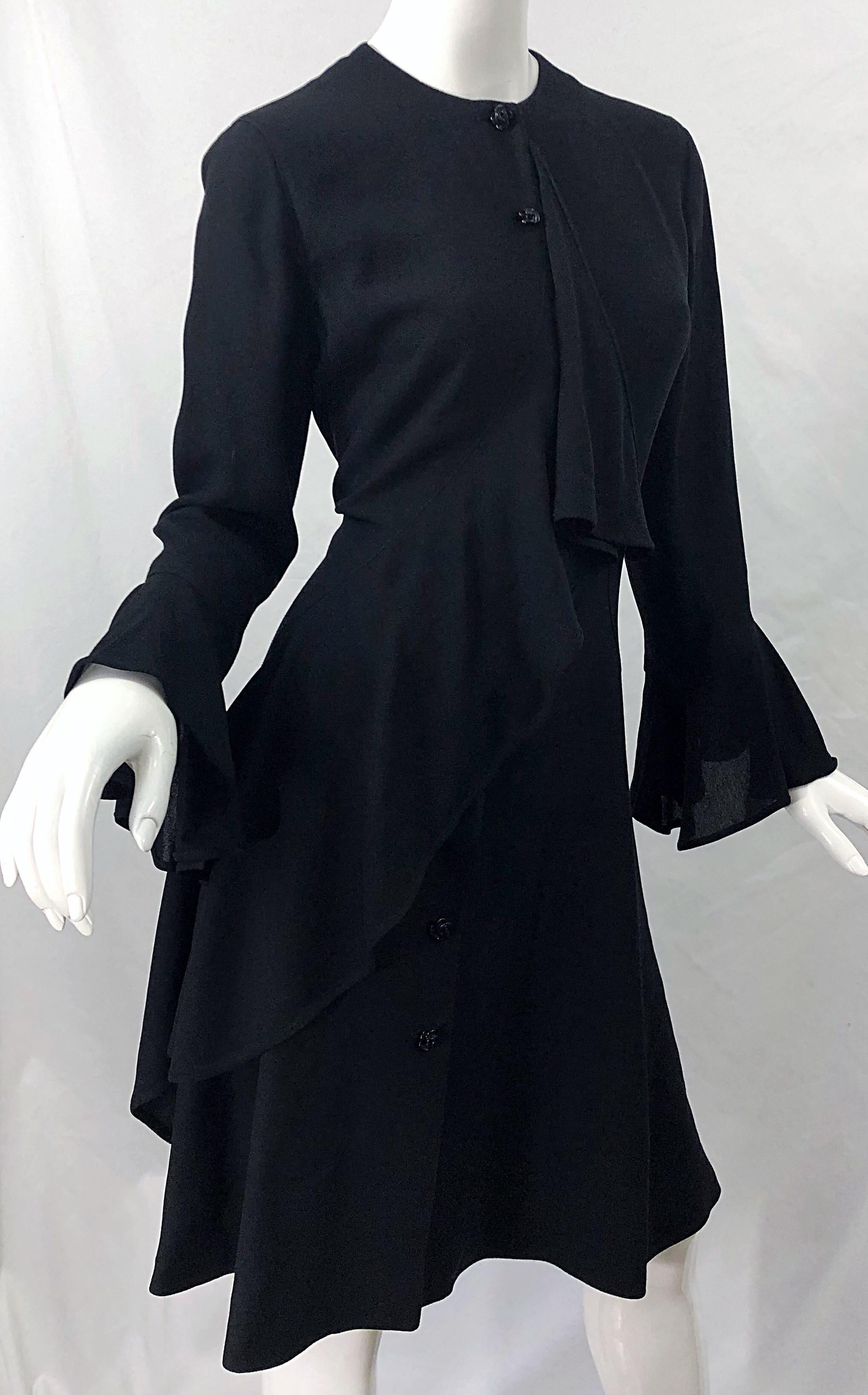 Emanuel Ungaro - Robe portefeuille à manches cloche en rayonne noire, vintage, années 1990, taille 10 en vente 2
