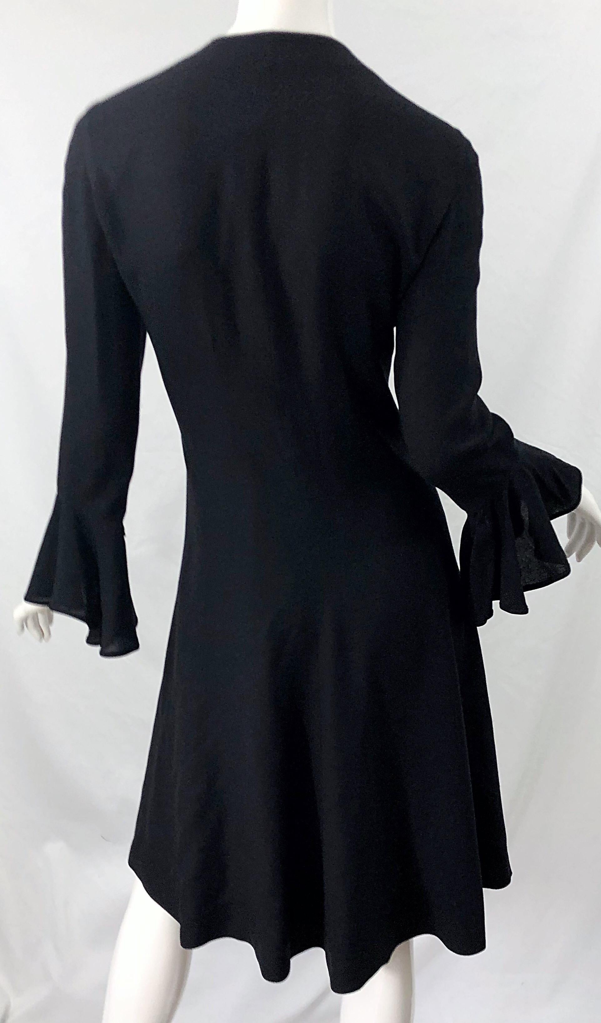 1990er Emanuel Ungaro Größe 10 Schwarzes Vintage-Wickelkleid mit Glockenärmeln aus Viskose im Angebot 4