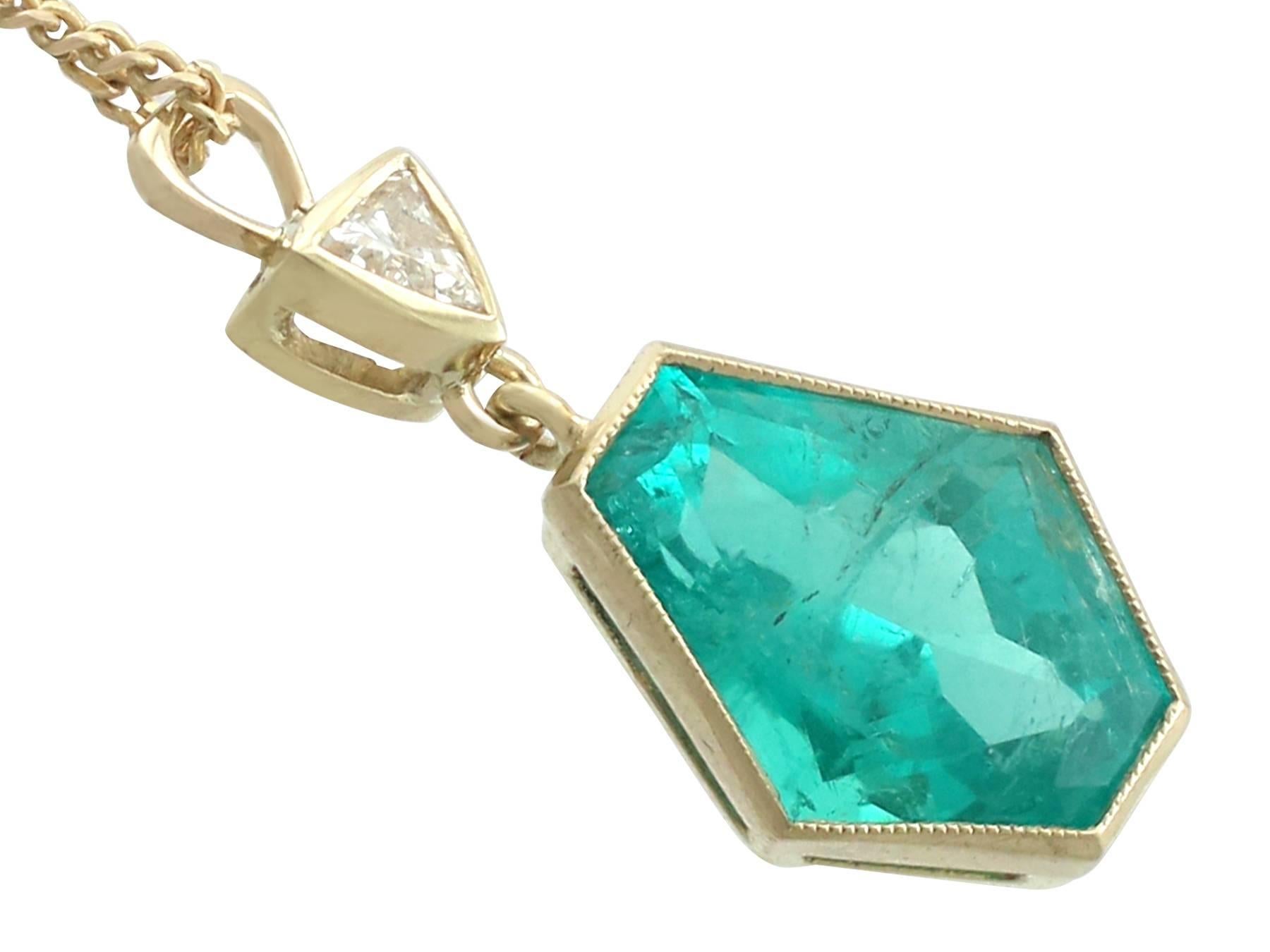A stunning vintage 4.50 carat emerald and 0.22 carat diamond, 18k yellow gold pendant; part of our diverse gemstone jewelry and estate jewelry collections.

This stunning, fine and impressive emerald pendant has been crafted in 18k yellow gold.

The
