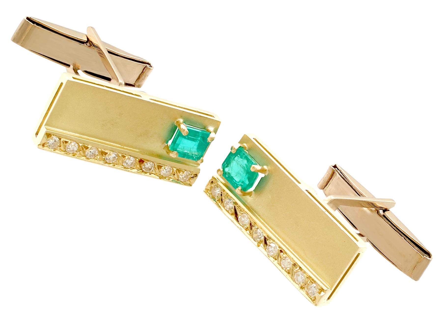 1990s Emerald Diamond and Yellow Gold Cufflinks In Excellent Condition For Sale In Jesmond, Newcastle Upon Tyne