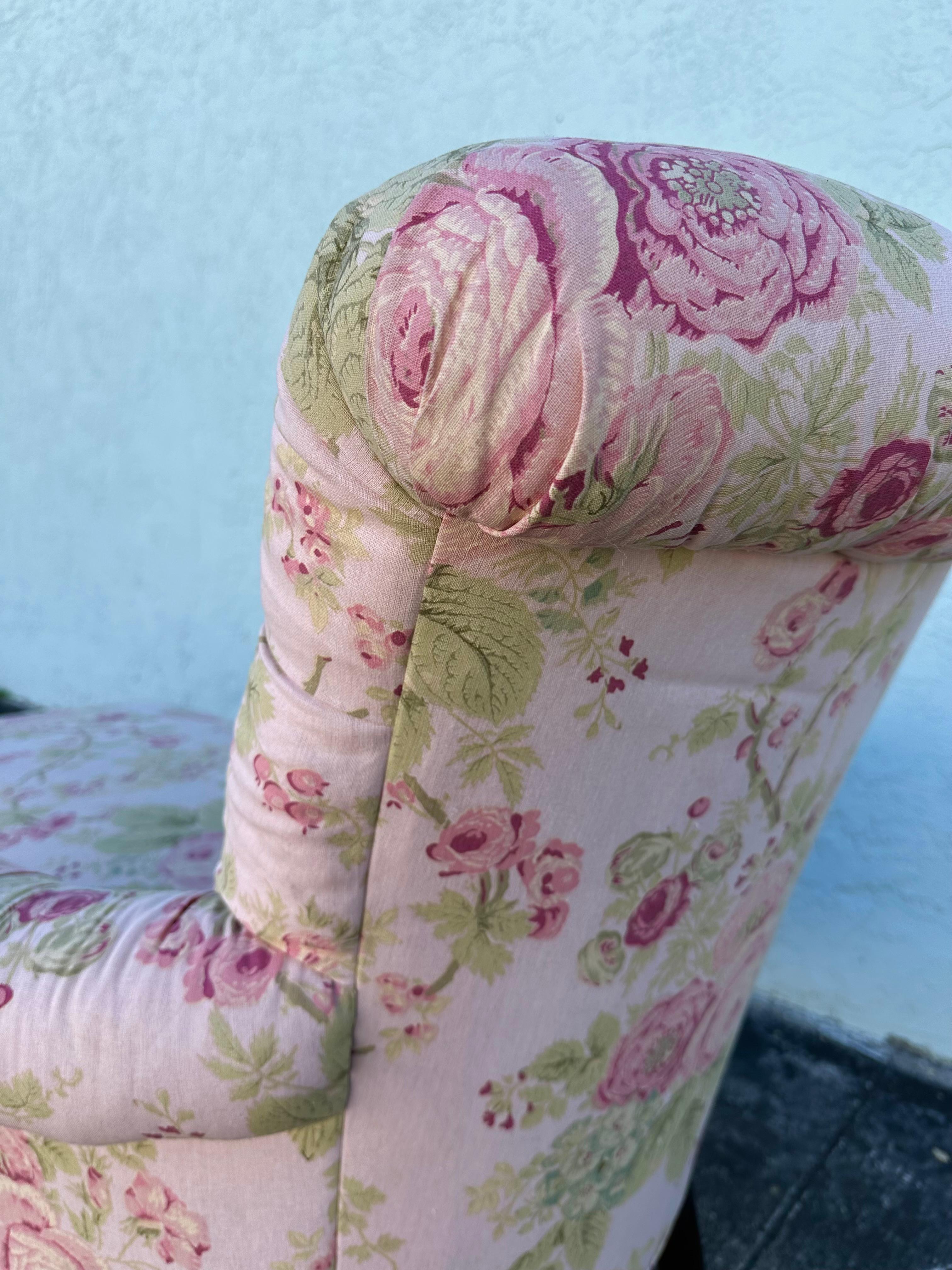 1990s Lee Industries English Linen Floral Tufted Chaise on Castors 3