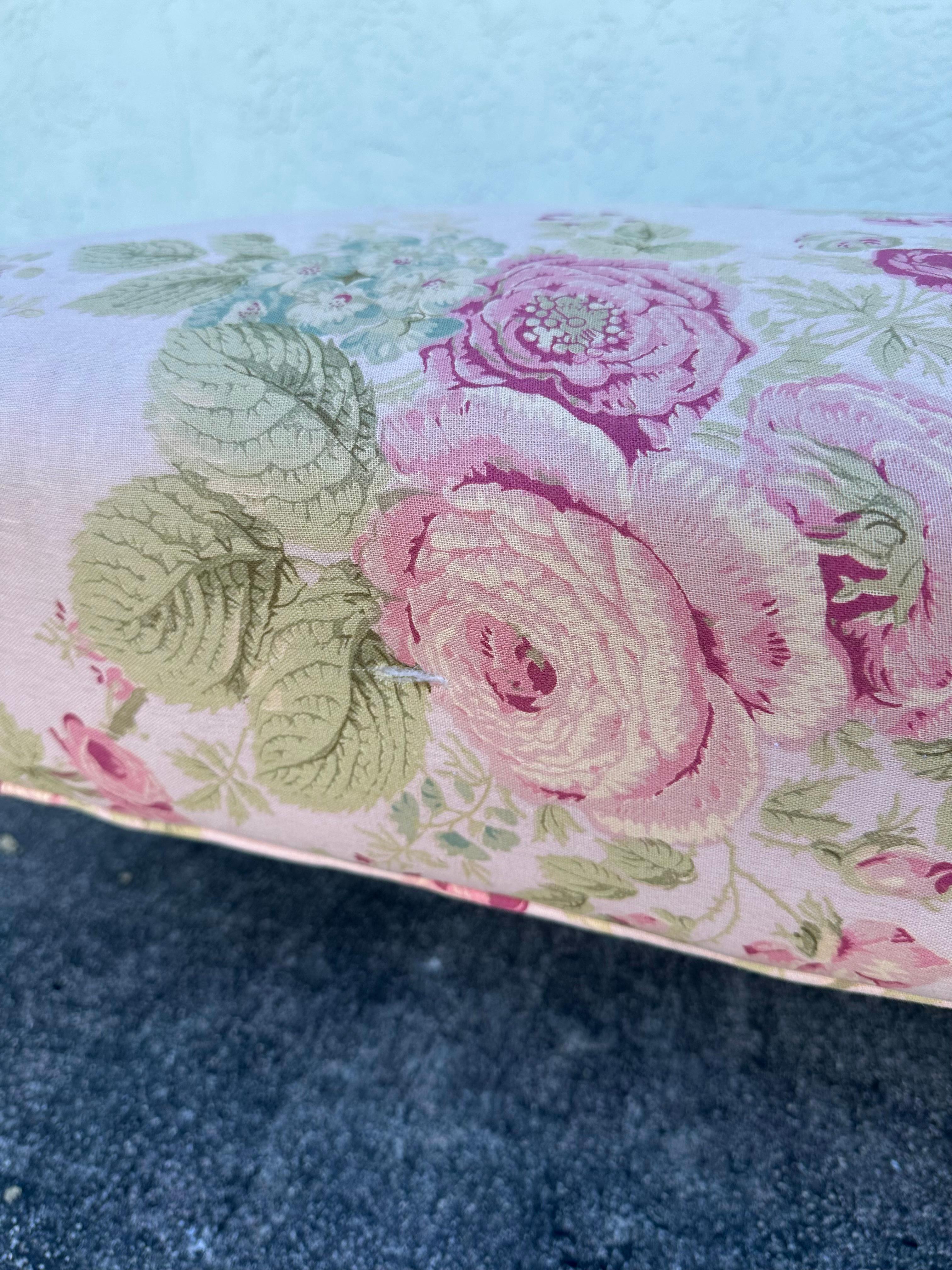 1990s Lee Industries English Linen Floral Tufted Chaise on Castors 4