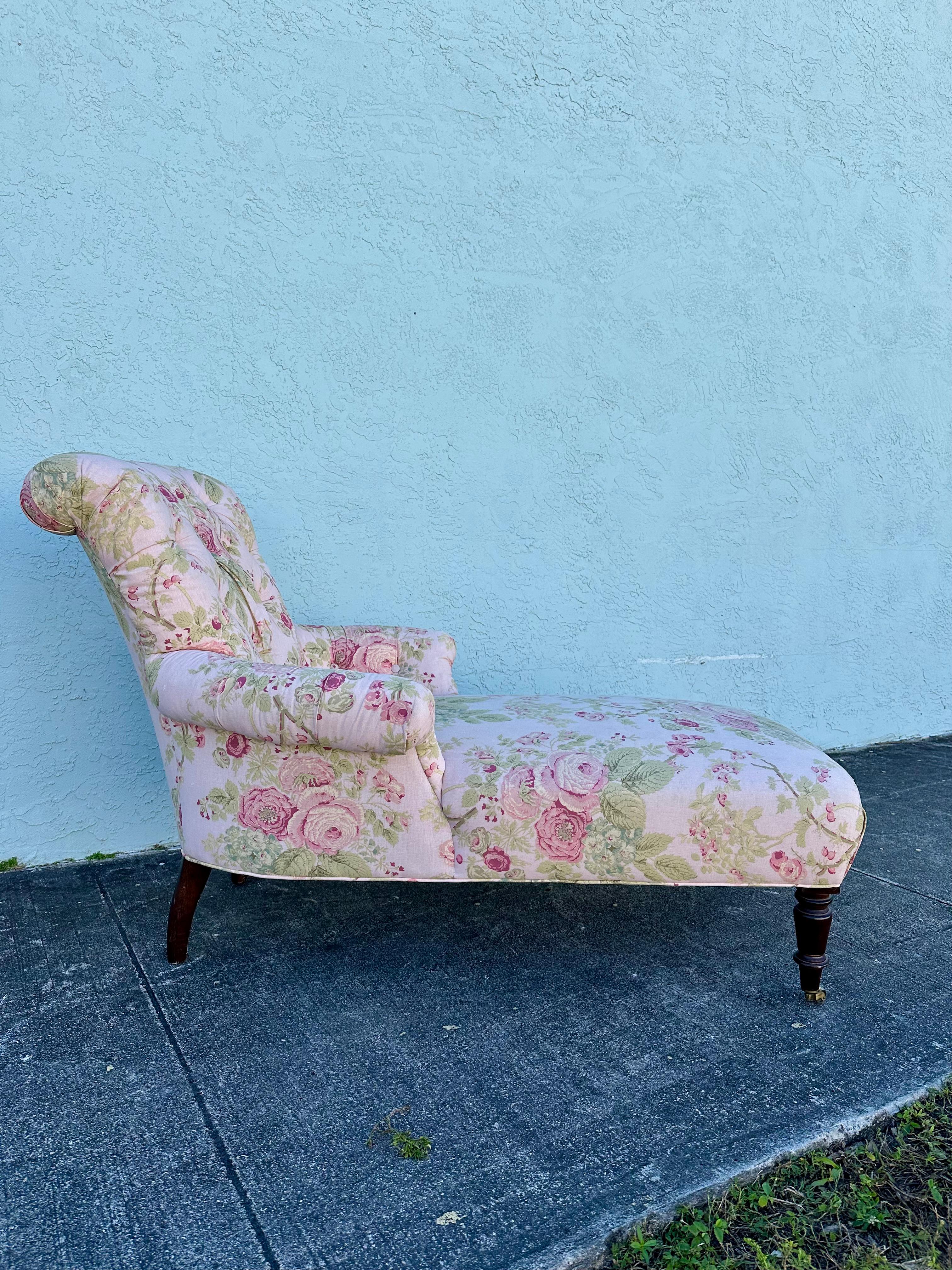 On offer on this occasion is one of the most stunning and rare, floral chaise lounge you could hope to find. Outstanding design is exhibited throughout. The beautiful chaise is statement piece and packed with personality!! Just look at the gorgeous