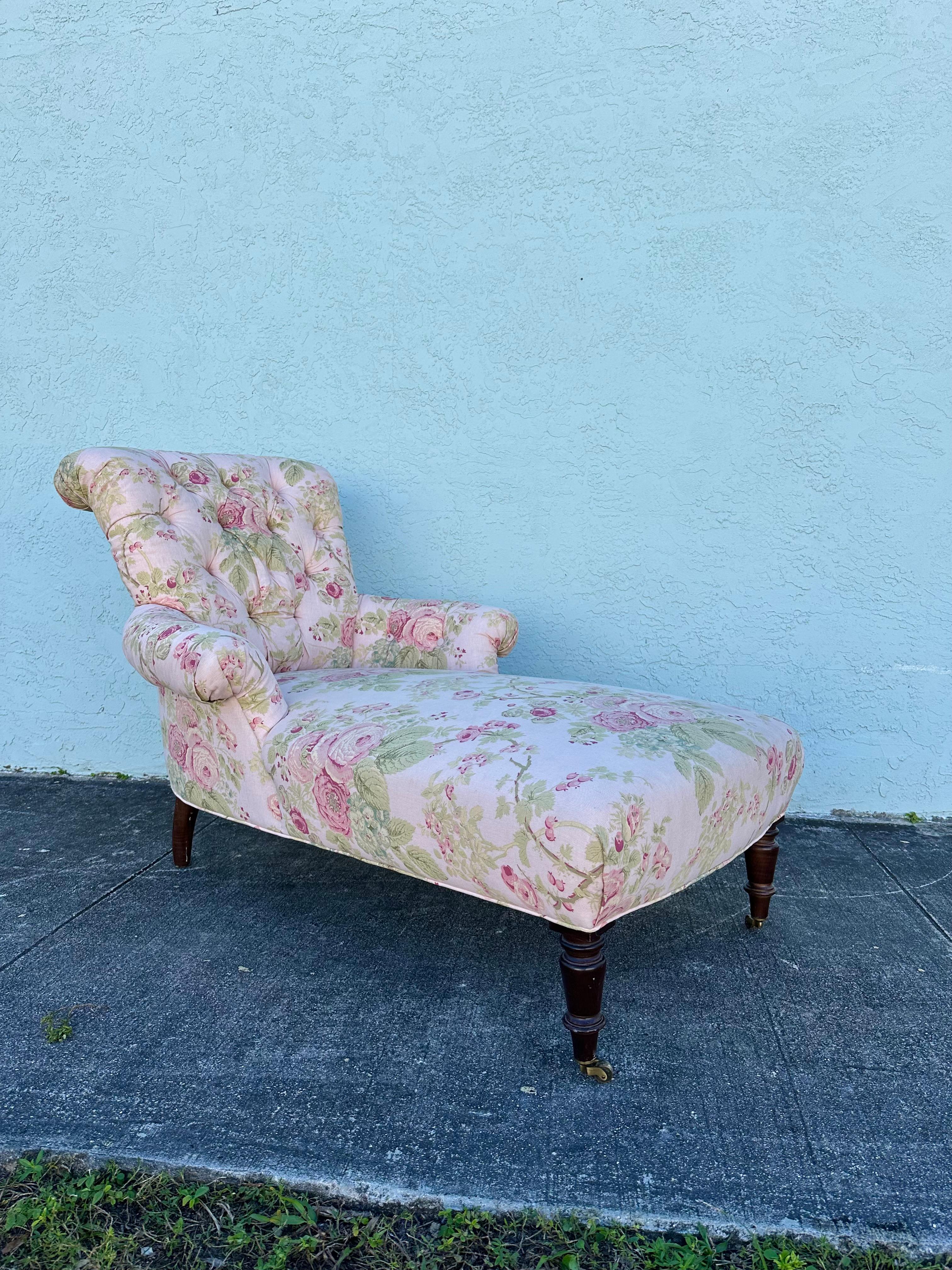 Chinoiserie 1990s Lee Industries English Linen Floral Tufted Chaise on Castors