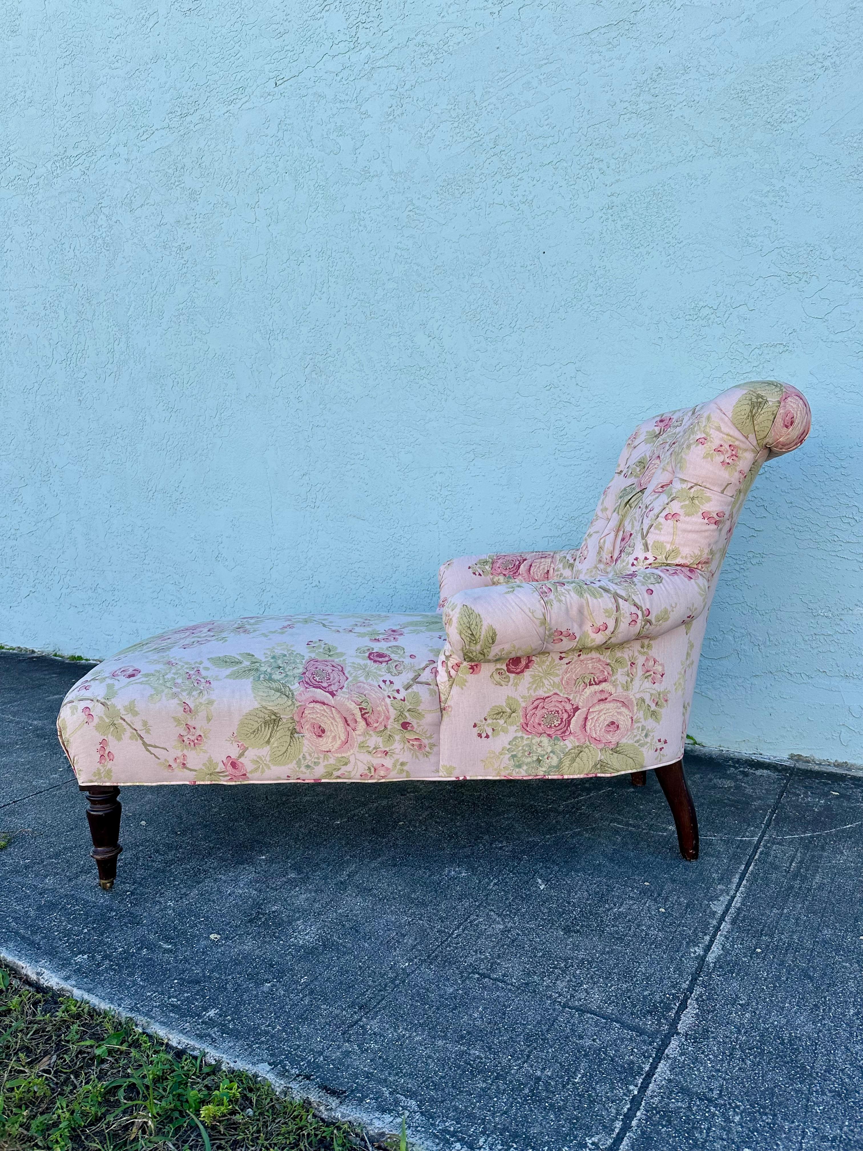 American 1990s Lee Industries English Linen Floral Tufted Chaise on Castors