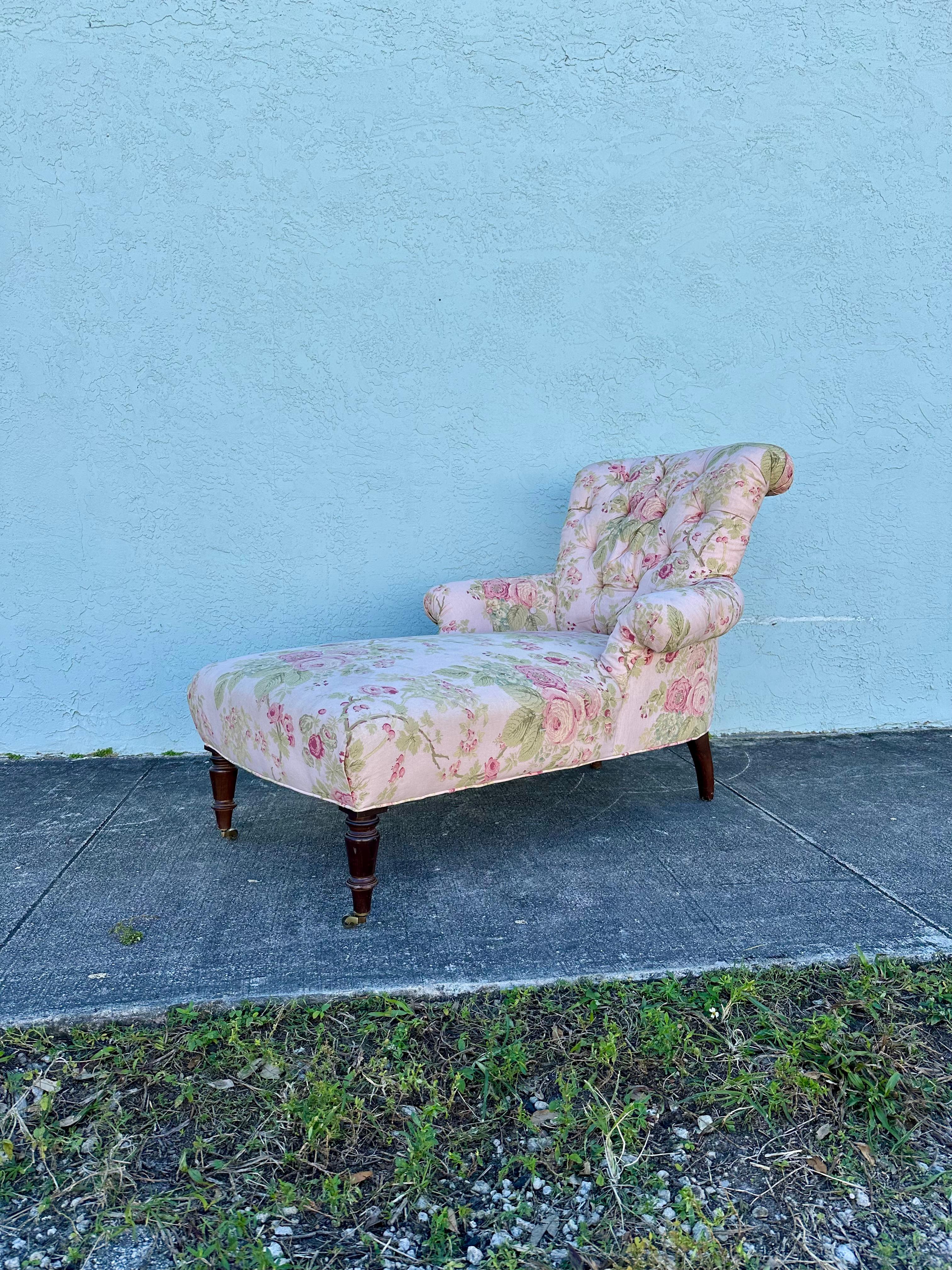Late 20th Century 1990s Lee Industries English Linen Floral Tufted Chaise on Castors