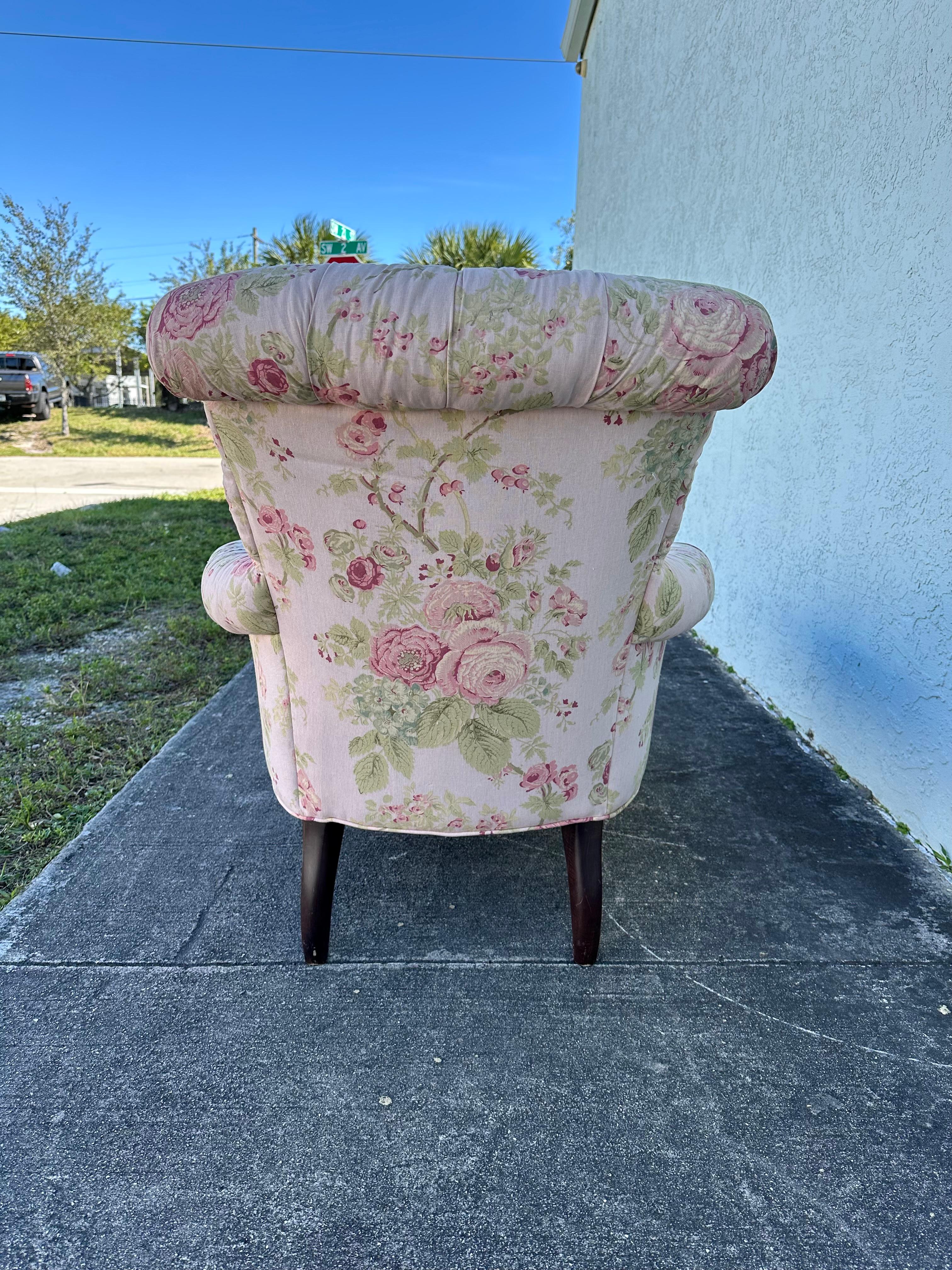 1990s Lee Industries English Linen Floral Tufted Chaise on Castors 1