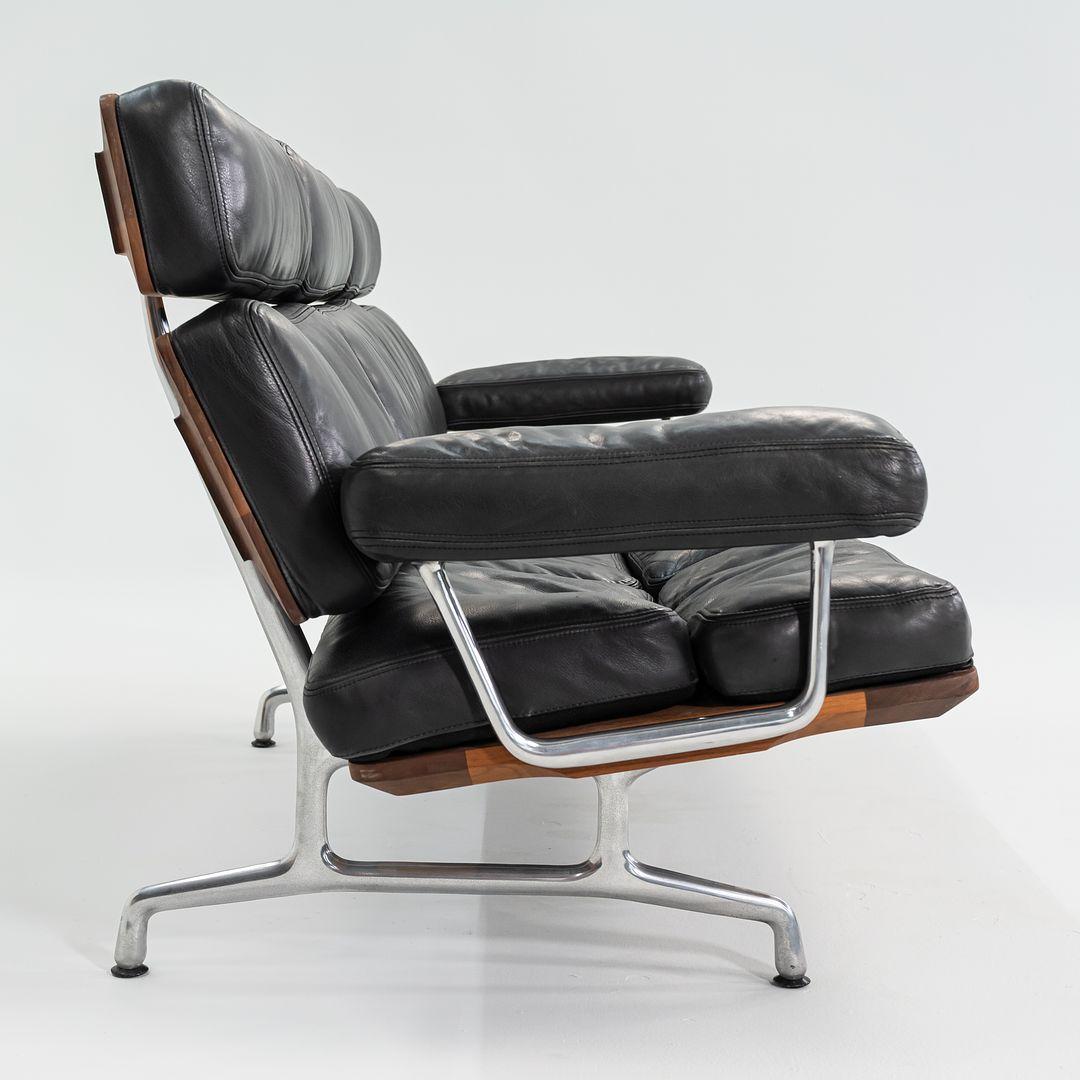 Divano a tre posti ES 108 degli anni '90 di Charles and Ray Eames per Herman Miller in noce in vendita 3