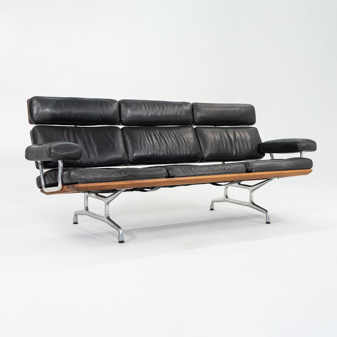 Divano a tre posti ES 108 degli anni '90 di Charles and Ray Eames per Herman Miller in noce in vendita 5