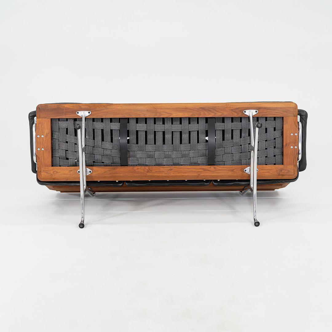 Fine XX secolo Divano a tre posti ES 108 degli anni '90 di Charles and Ray Eames per Herman Miller in noce in vendita