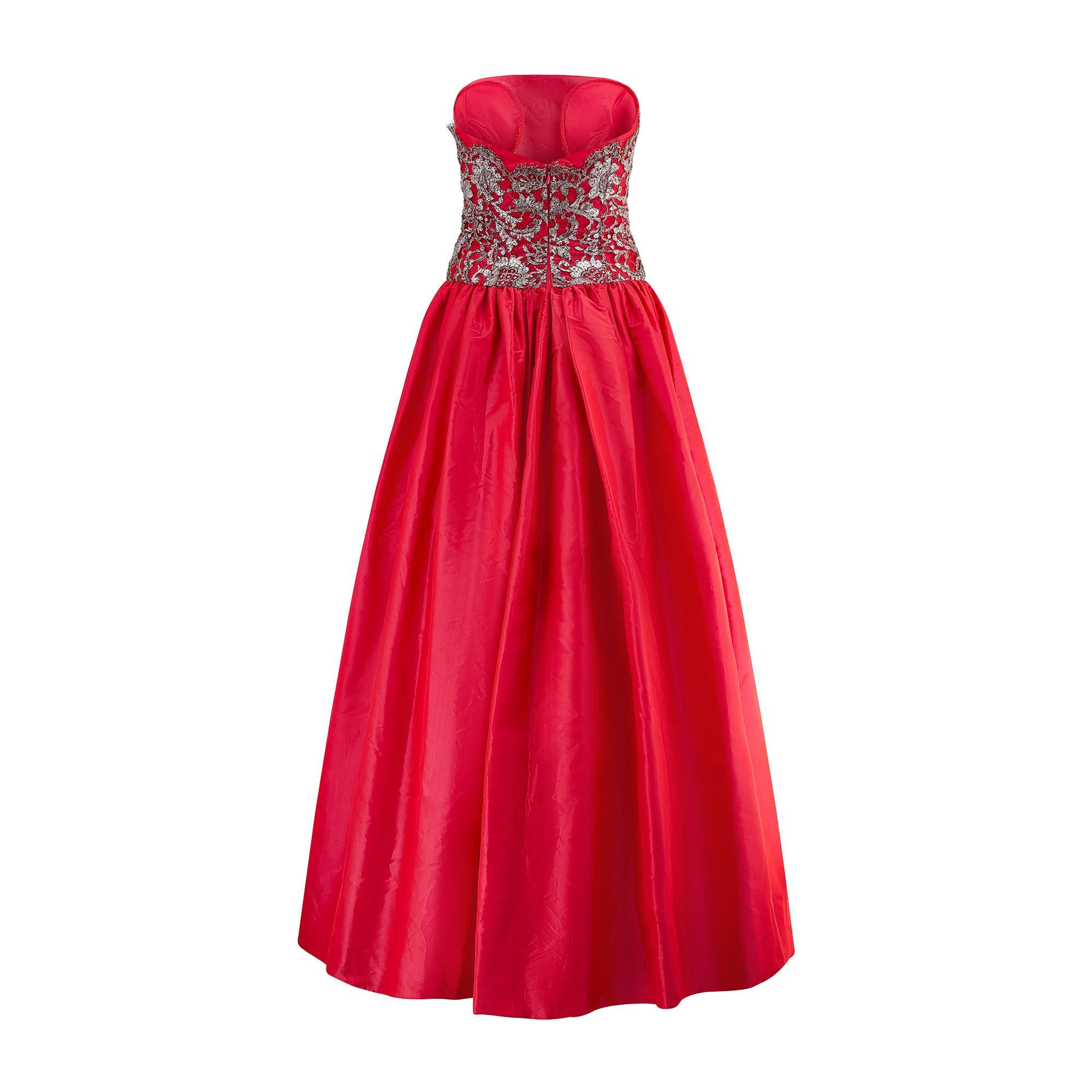 Rouge 1990 Escada Couture - Robe en taffetas de soie rouge et dentelle métallique en vente