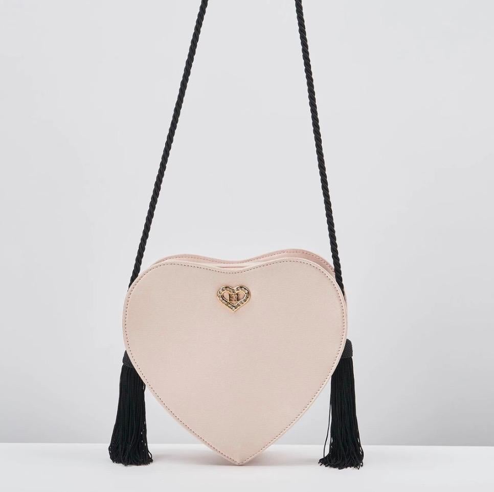 1990s Escada pink silk heart bag with rope strap and tassels. Condition: Very good. 

