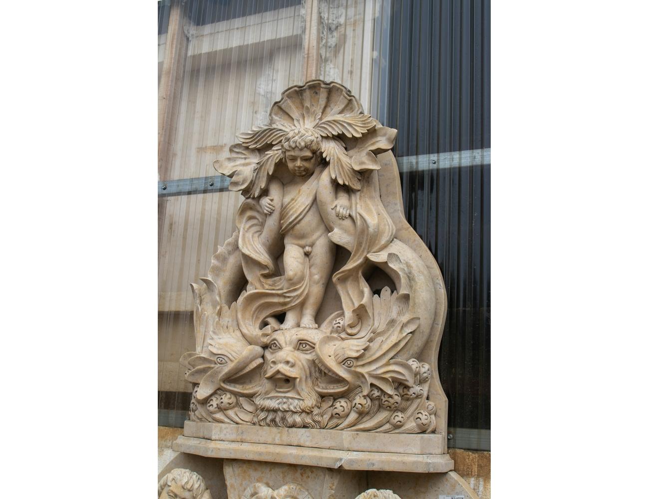 1990s European Hand Carved Cherub Marble Wall Fountain with POOL Surround In Good Condition In Marbella, ES