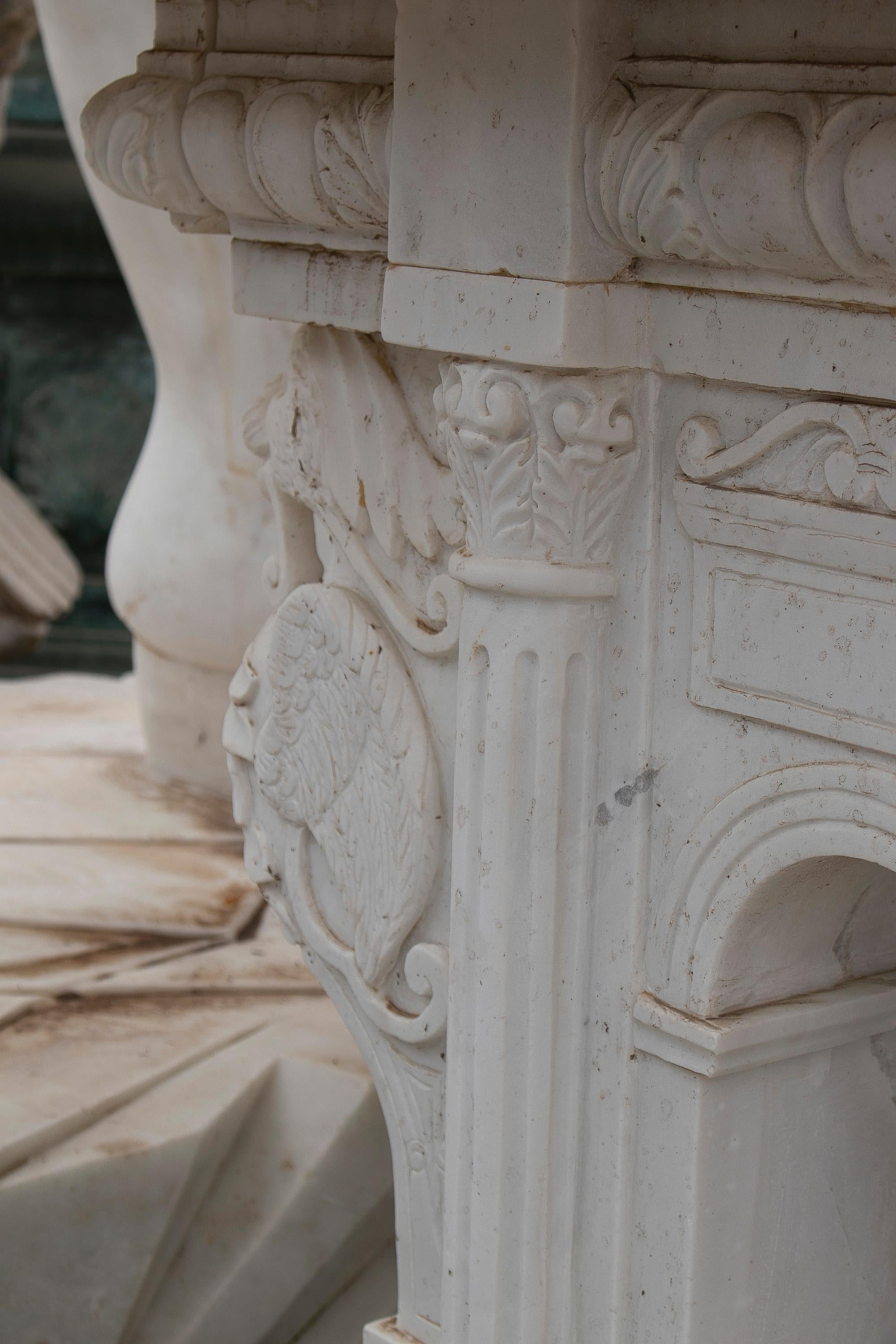 1990s European Hand Carved White & Black Marble Table w/ Lionheads For Sale 5