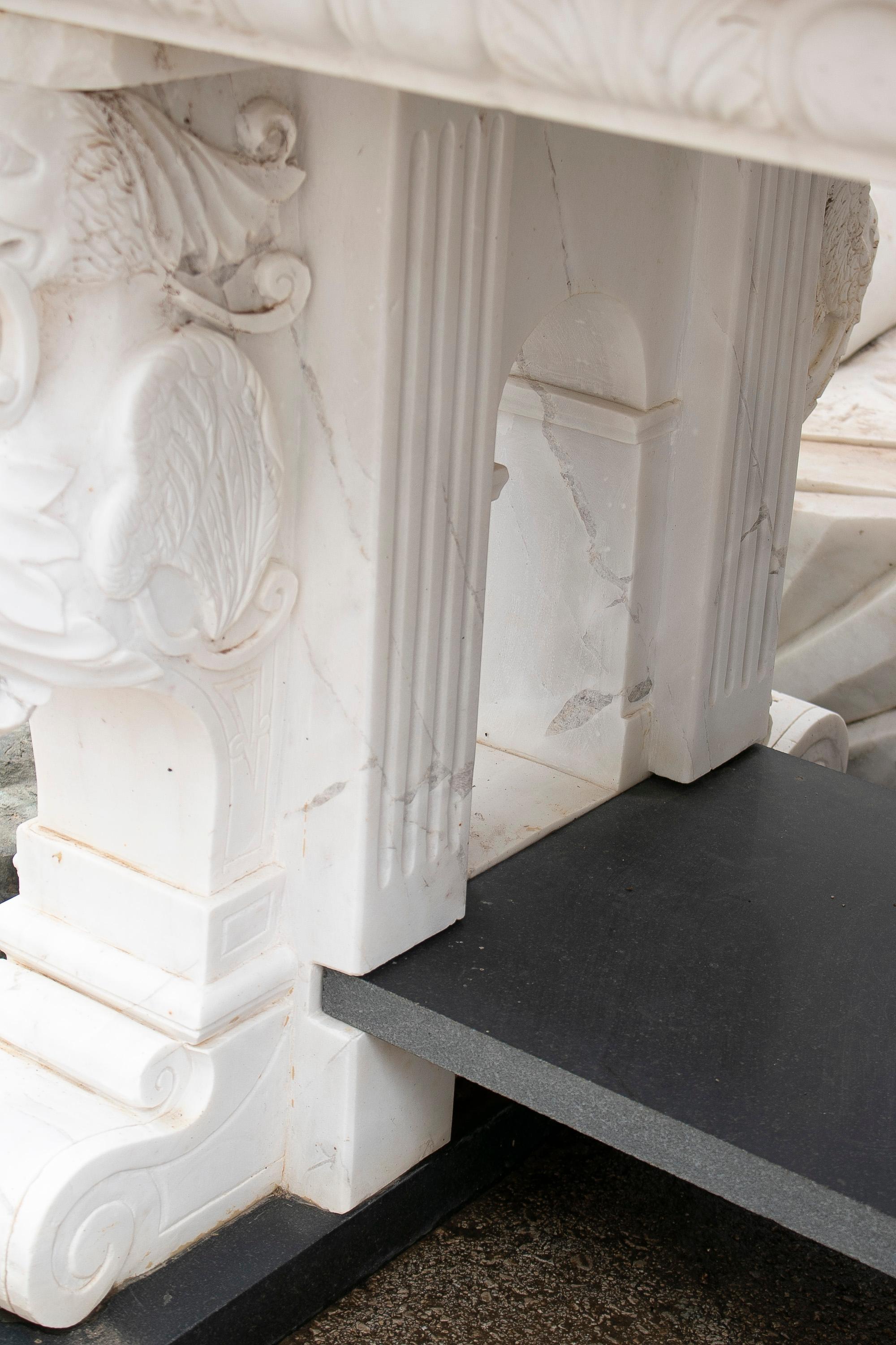 1990s European Hand Carved White & Black Marble Table w/ Lionheads For Sale 13