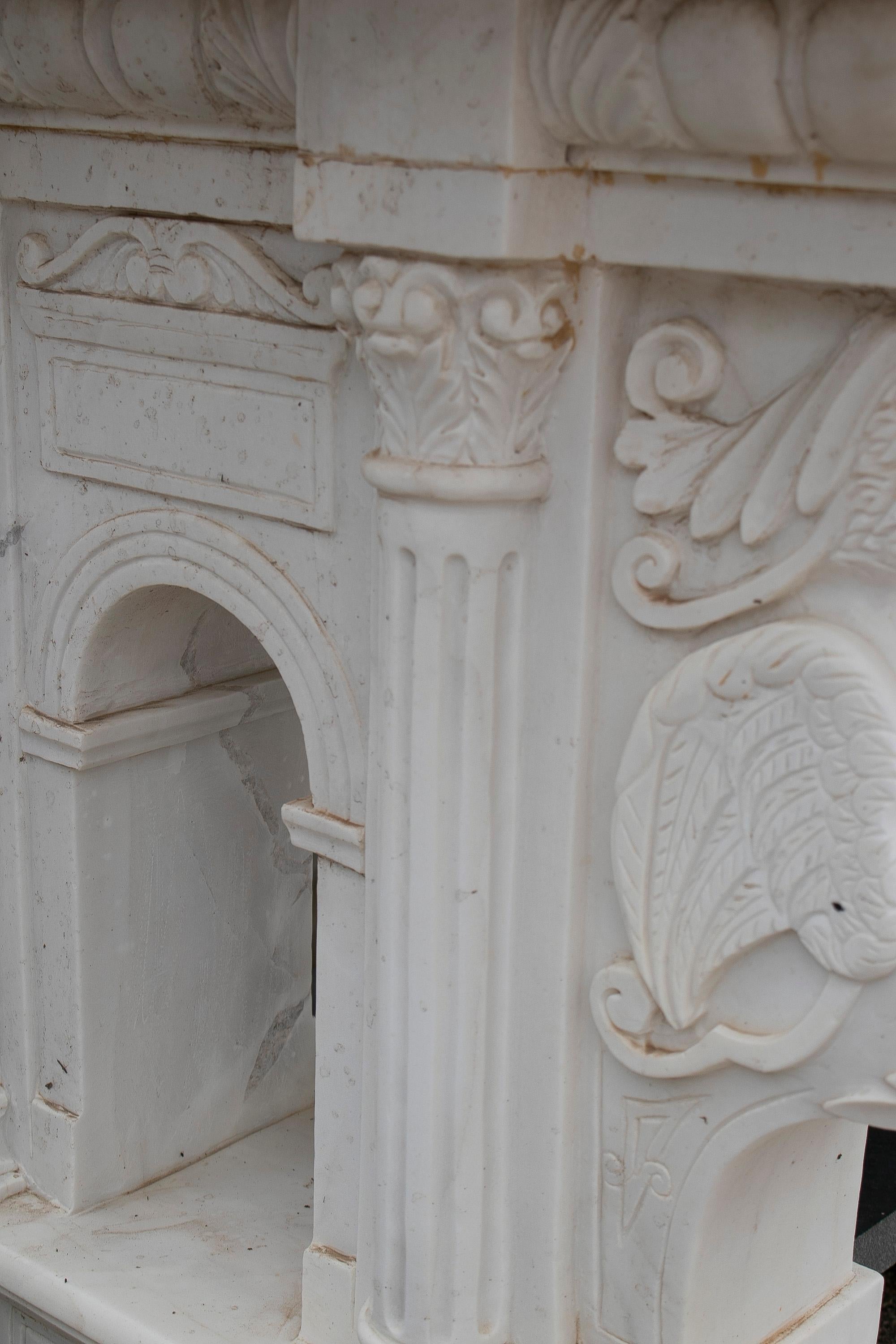 1990s European Hand Carved White & Black Marble Table w/ Lionheads For Sale 3